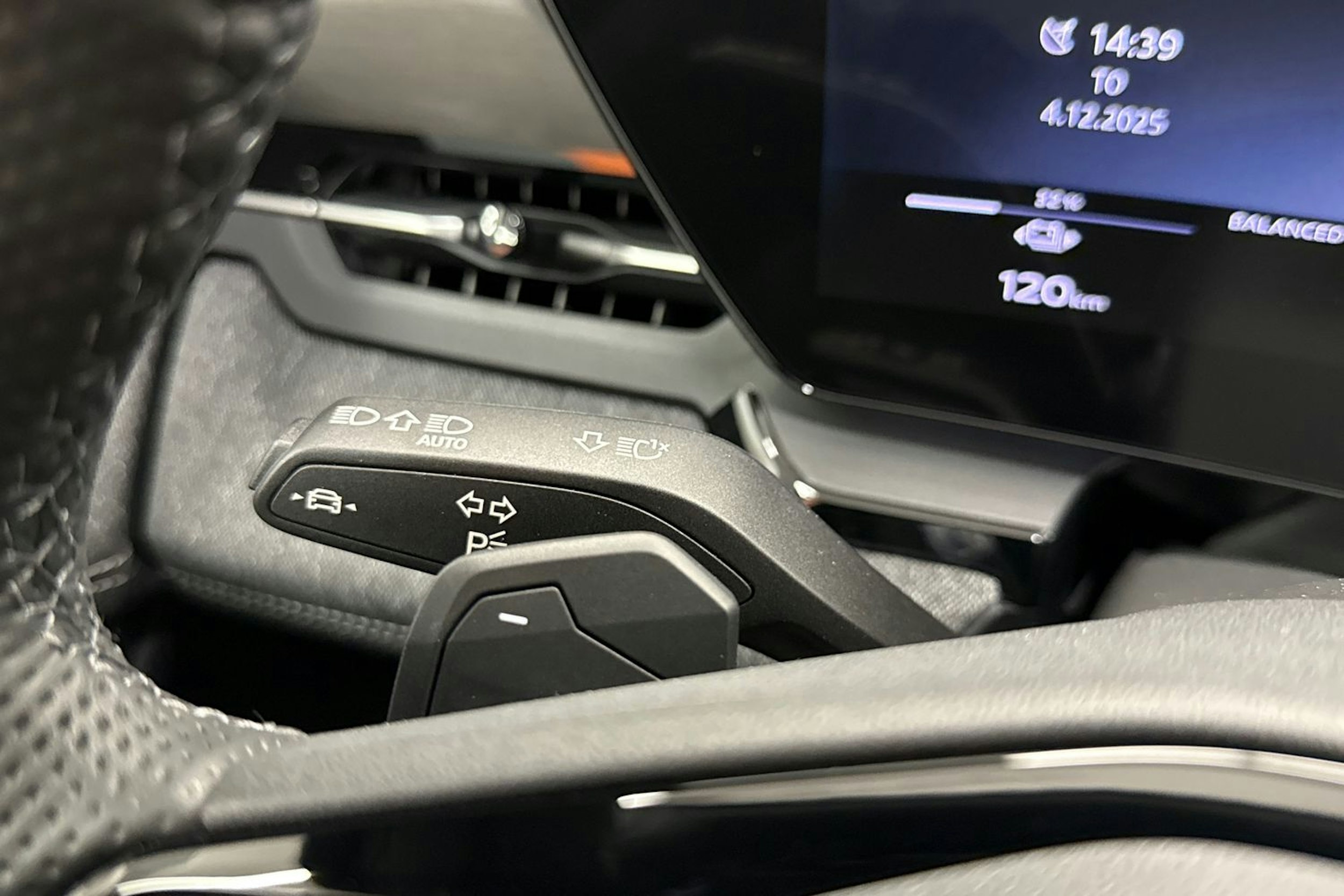 met. harmaa Audi Q6 e-tron 2025 kuva 15.