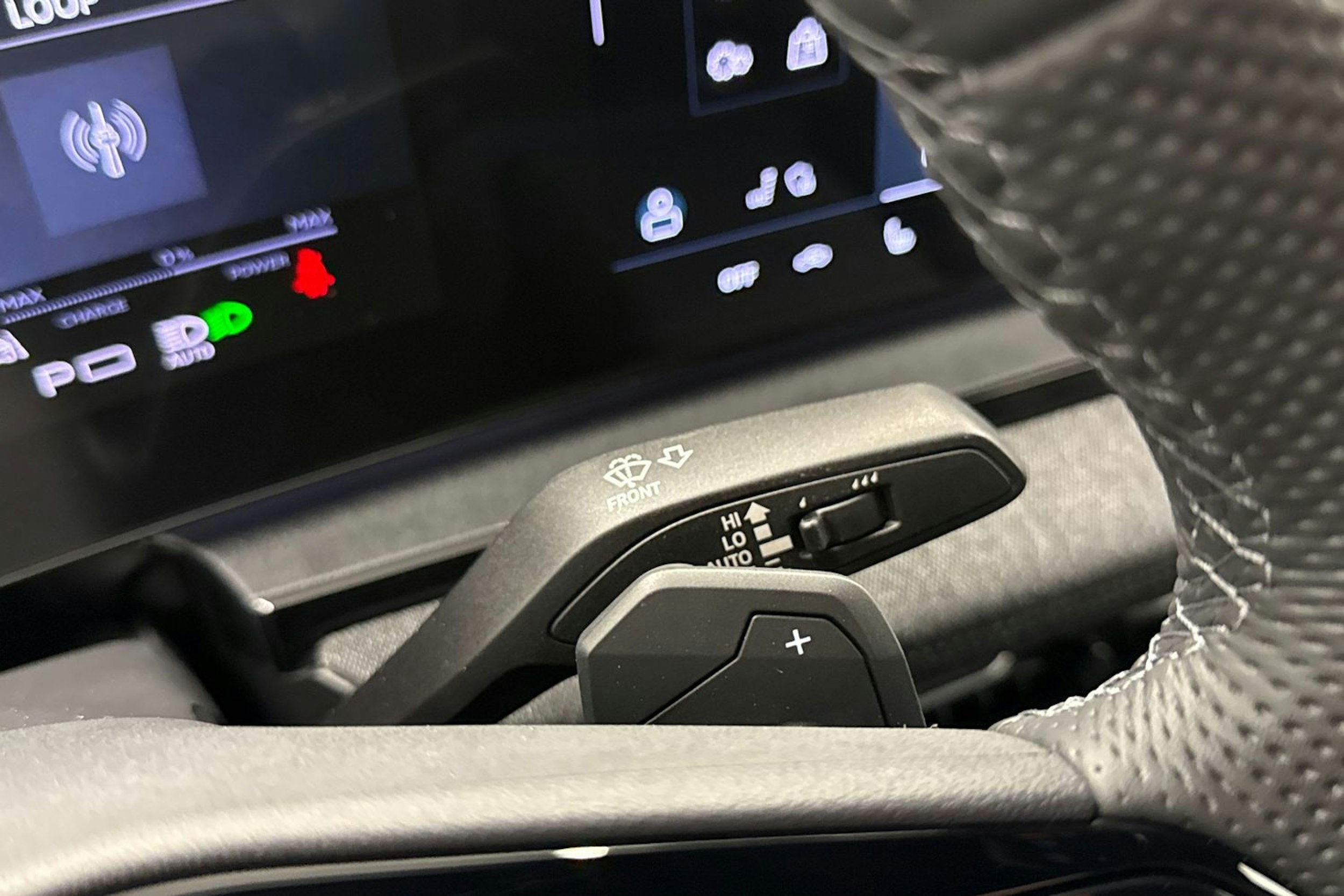 met. harmaa Audi Q6 e-tron 2025 kuva 16.