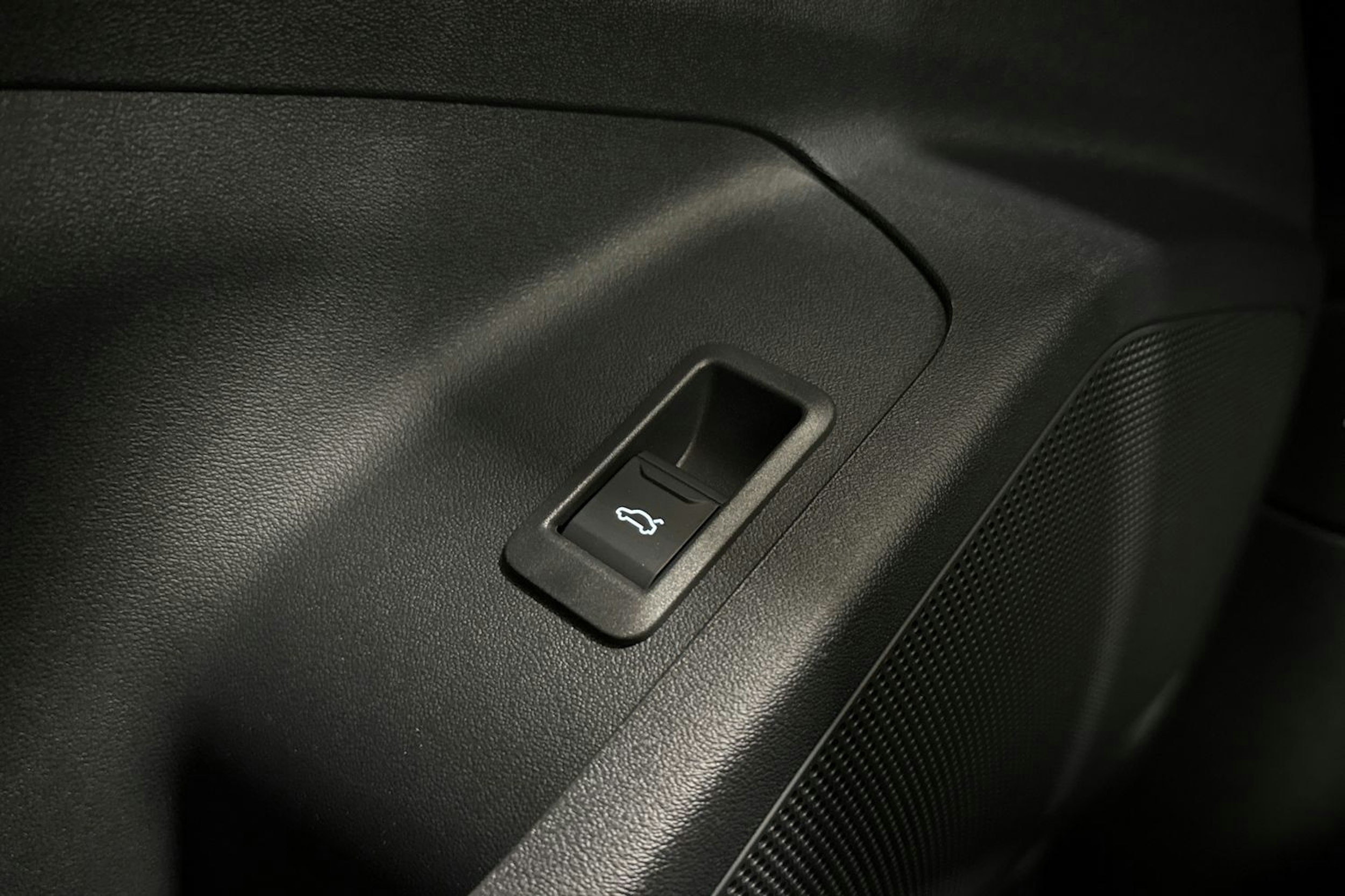 met. harmaa Audi Q6 e-tron 2025 kuva 19.