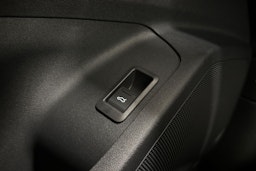 met. harmaa Audi Q6 e-tron 2025 kuva 19.