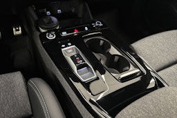 met. harmaa Audi Q6 e-tron 2025 kuva 20.