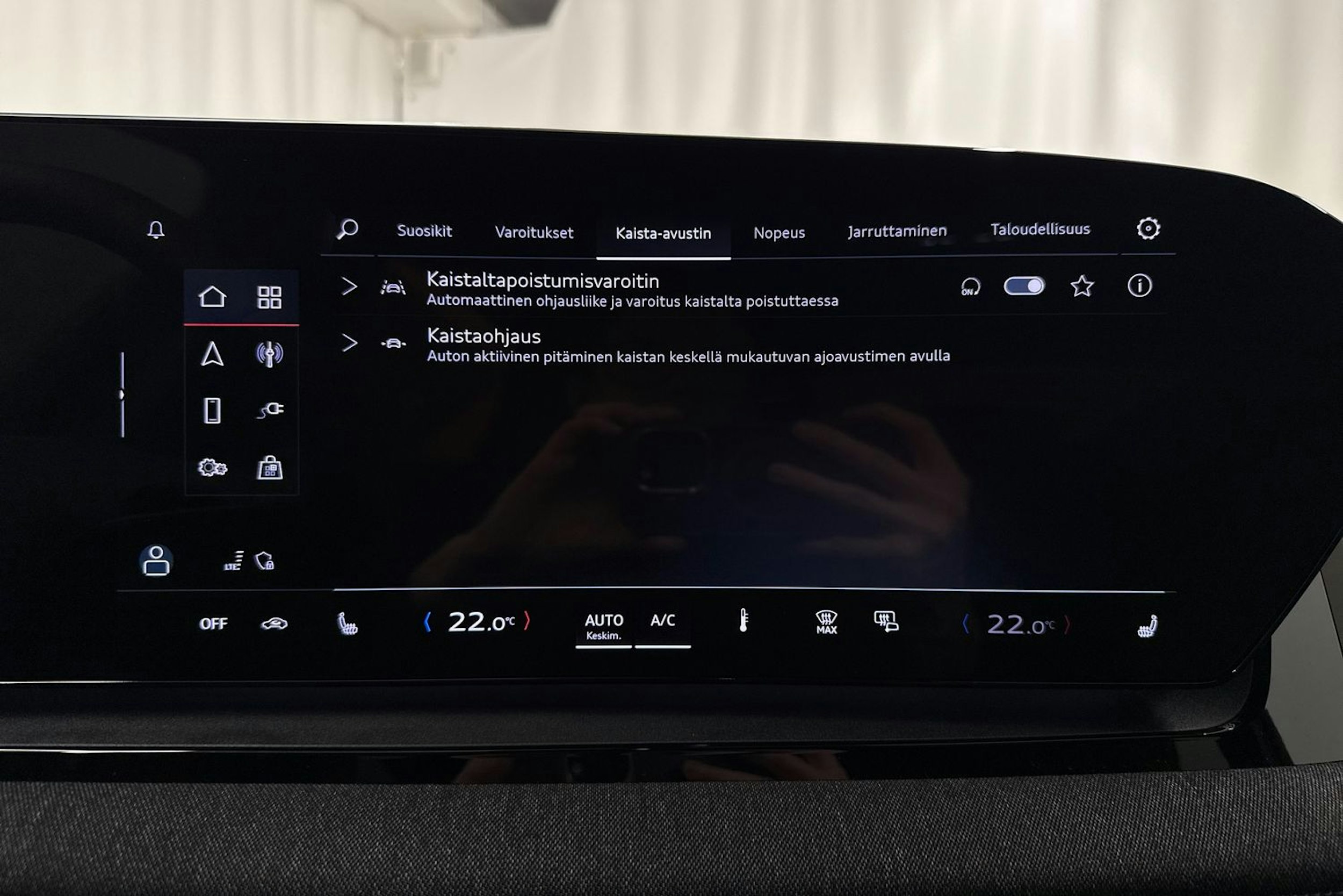 met. harmaa Audi Q6 e-tron 2025 kuva 26.