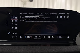 met. harmaa Audi Q6 e-tron 2025 kuva 26.