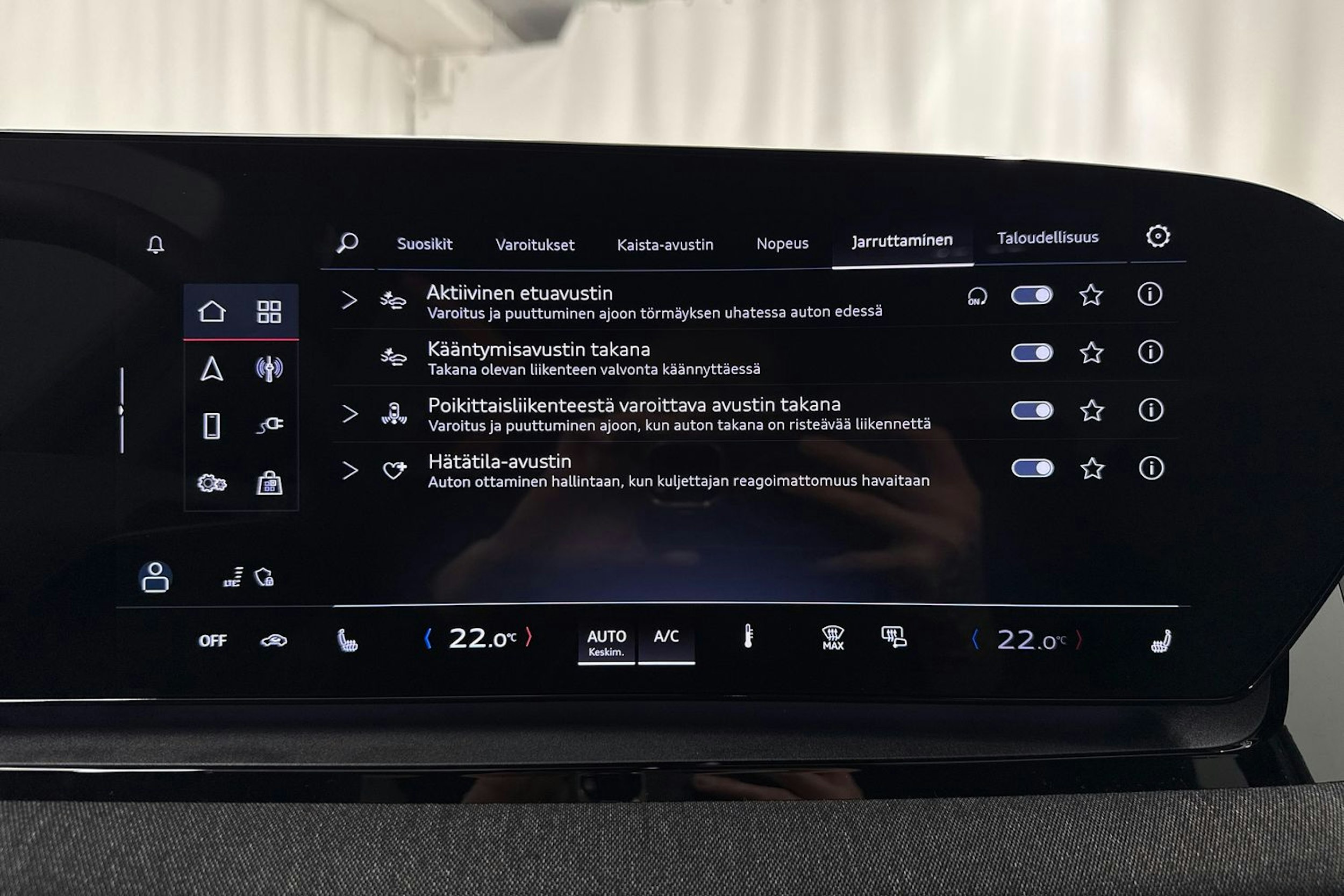 met. harmaa Audi Q6 e-tron 2025 kuva 28.