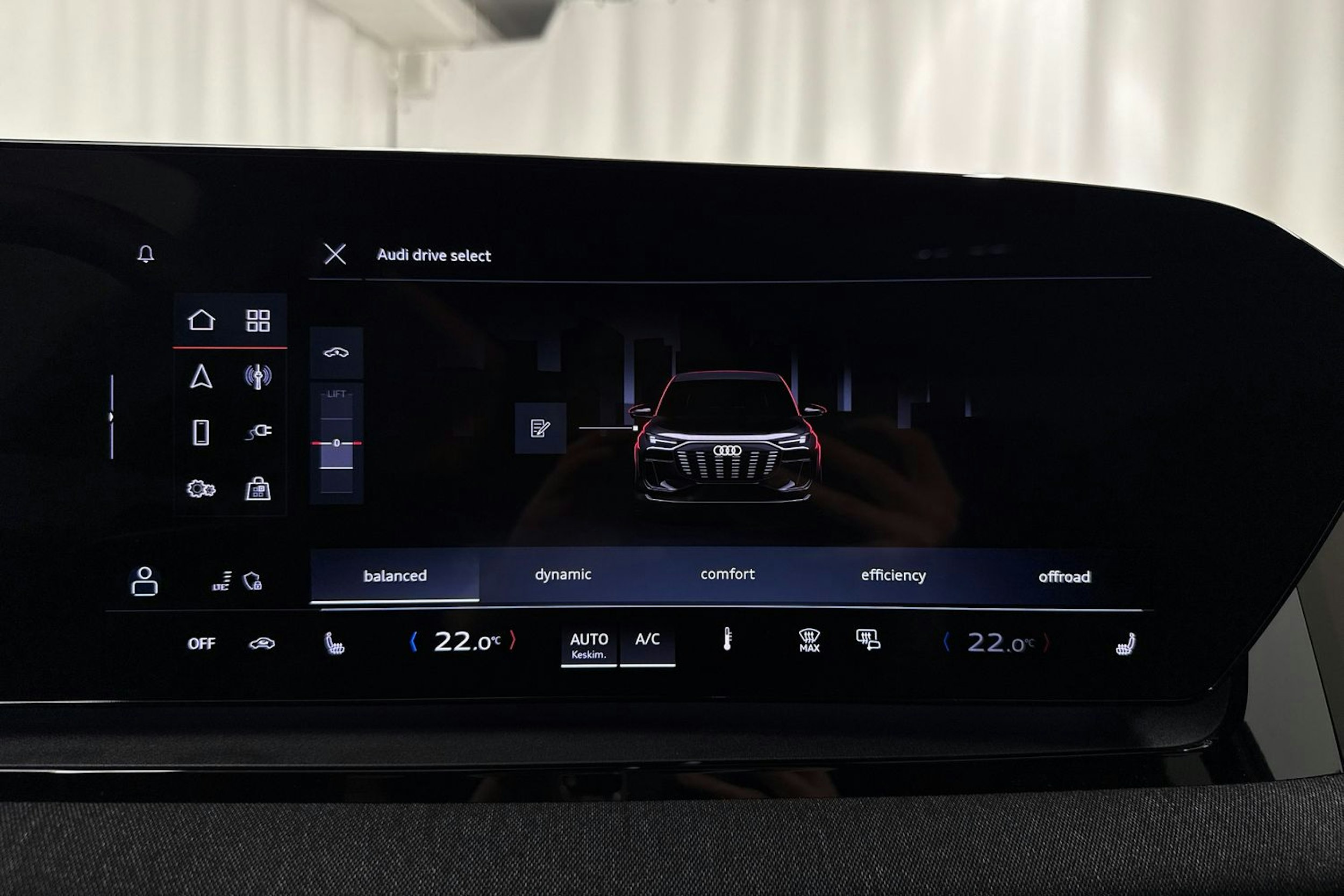 met. harmaa Audi Q6 e-tron 2025 kuva 30.