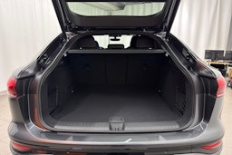 met. harmaa Audi Q6 e-tron 2025 kuva 34.