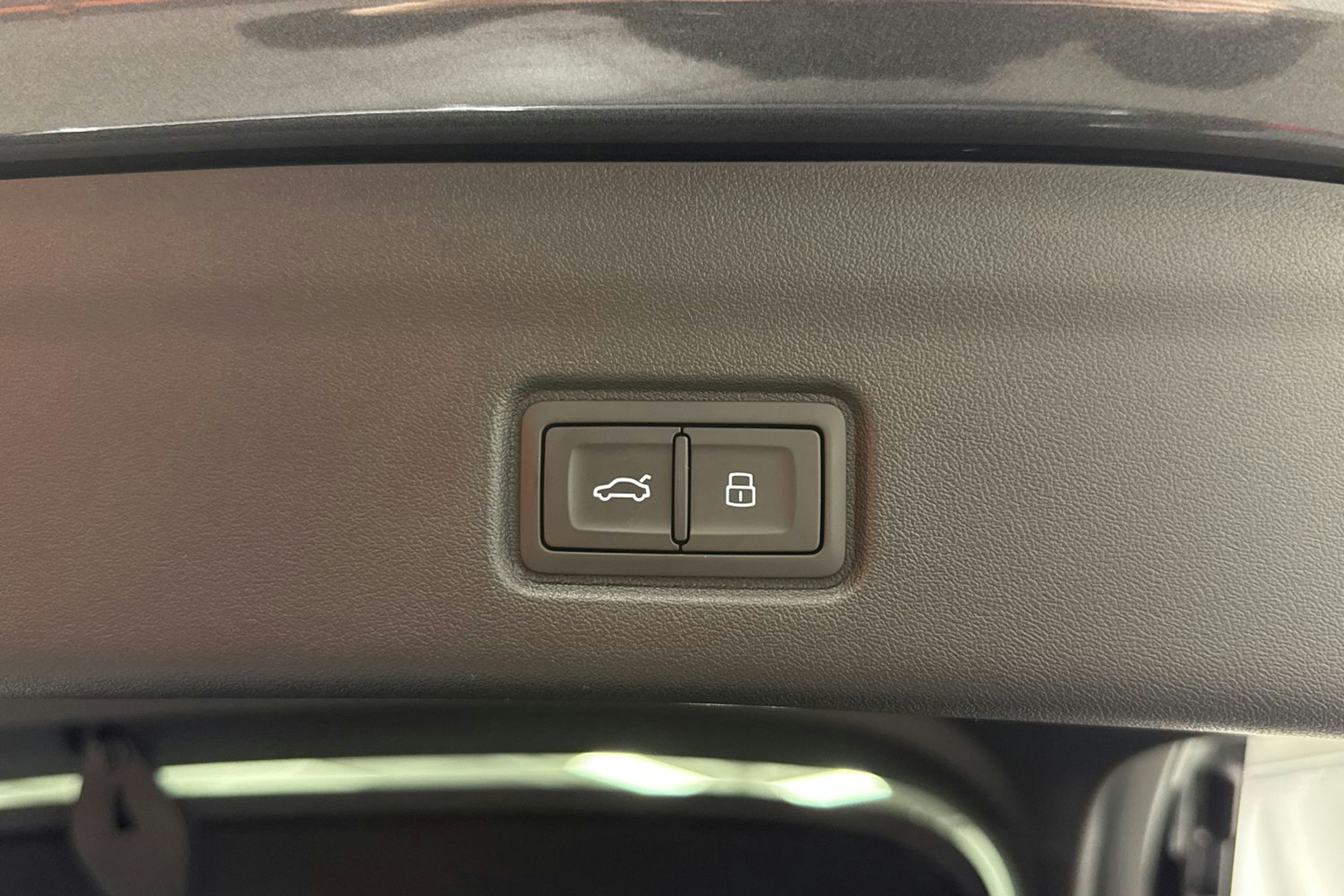 met. harmaa Audi Q6 e-tron 2025 kuva 36.