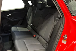 punainen Audi Q6 e-tron 2025 kuva 8.
