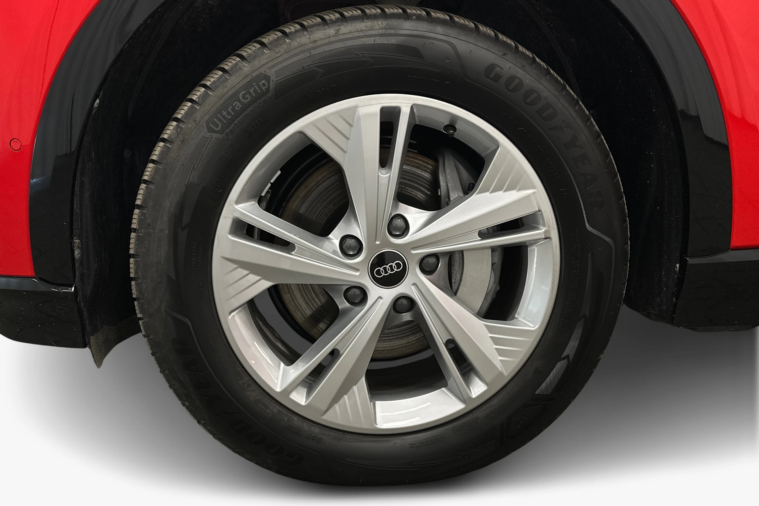 punainen Audi Q6 e-tron 2025 kuva 9.