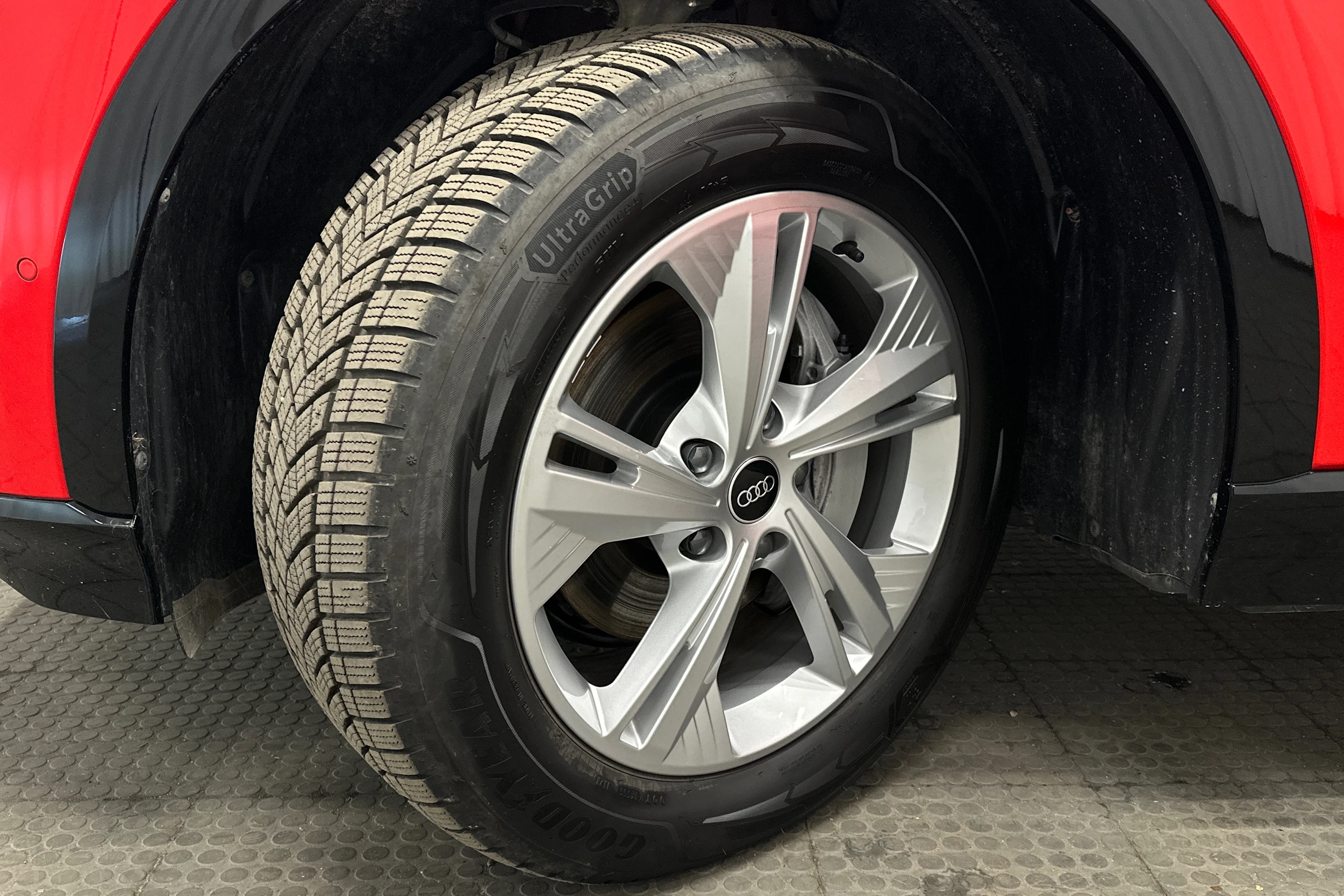 punainen Audi Q6 e-tron 2025 kuva 10.
