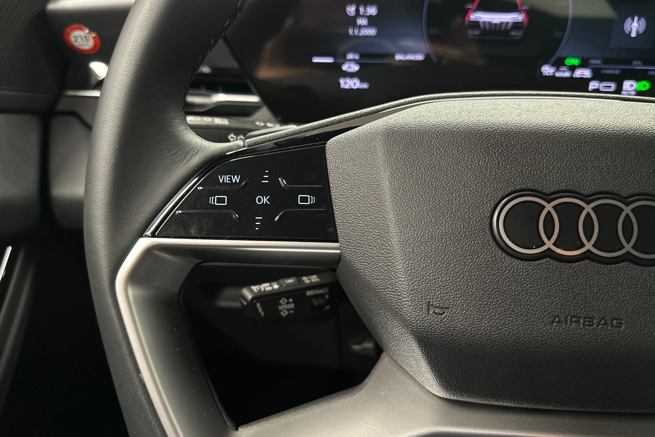 punainen Audi Q6 e-tron 2025 kuva 11.