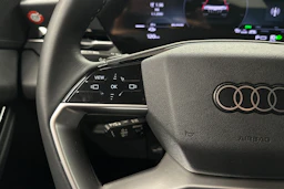 punainen Audi Q6 e-tron 2025 kuva 11.