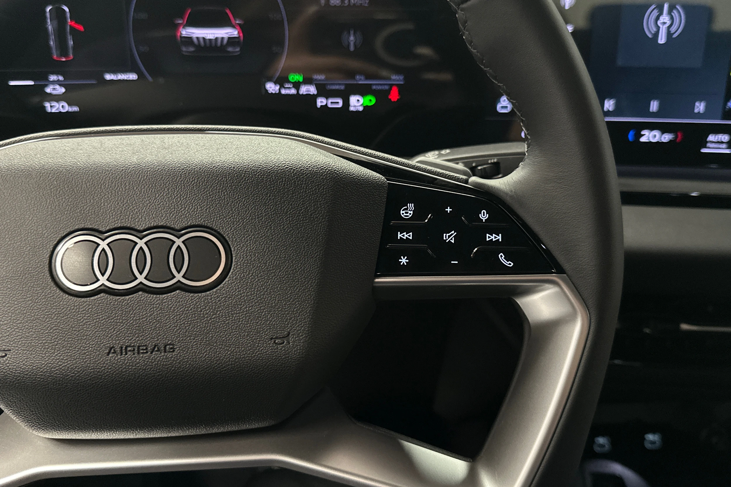 punainen Audi Q6 e-tron 2025 kuva 12.