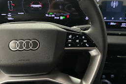 punainen Audi Q6 e-tron 2025 kuva 12.