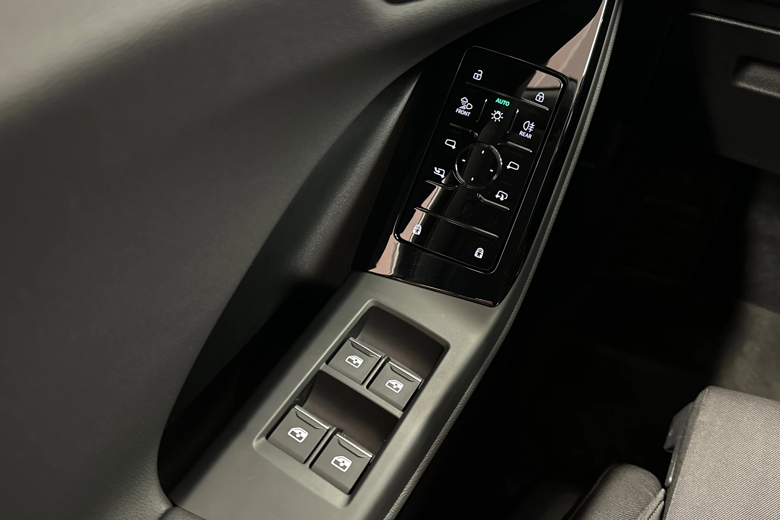 punainen Audi Q6 e-tron 2025 kuva 14.