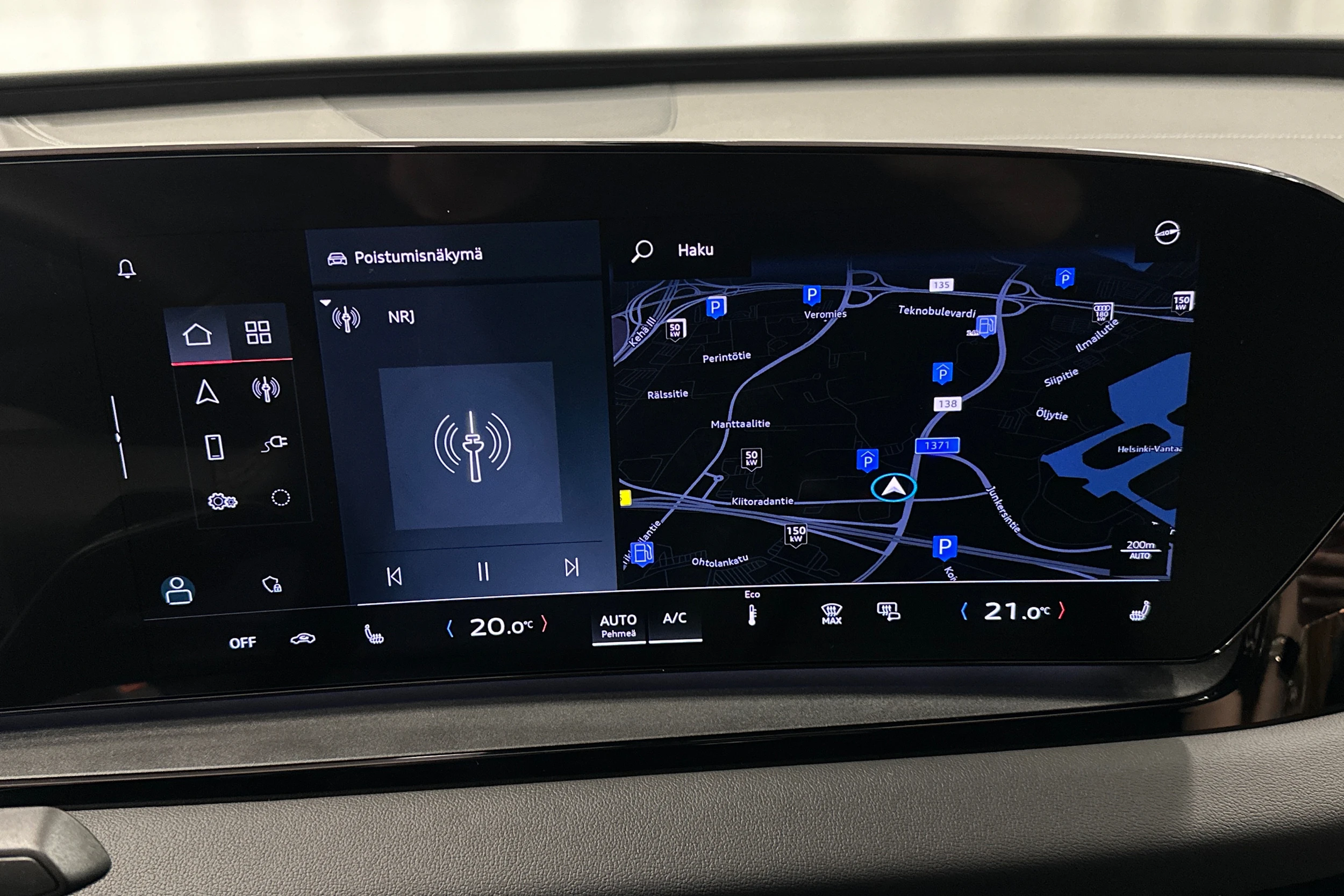 punainen Audi Q6 e-tron 2025 kuva 15.