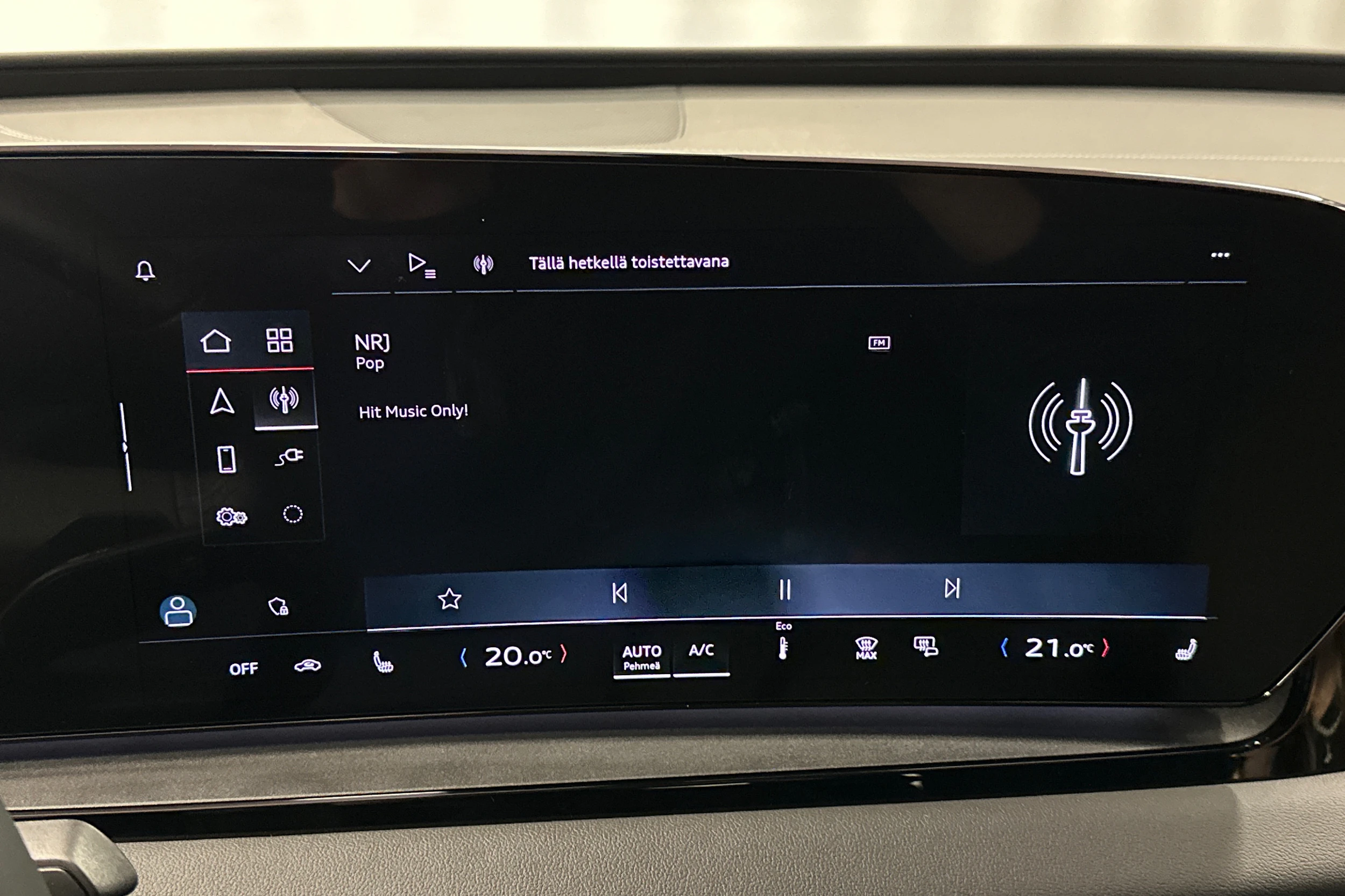 punainen Audi Q6 e-tron 2025 kuva 17.