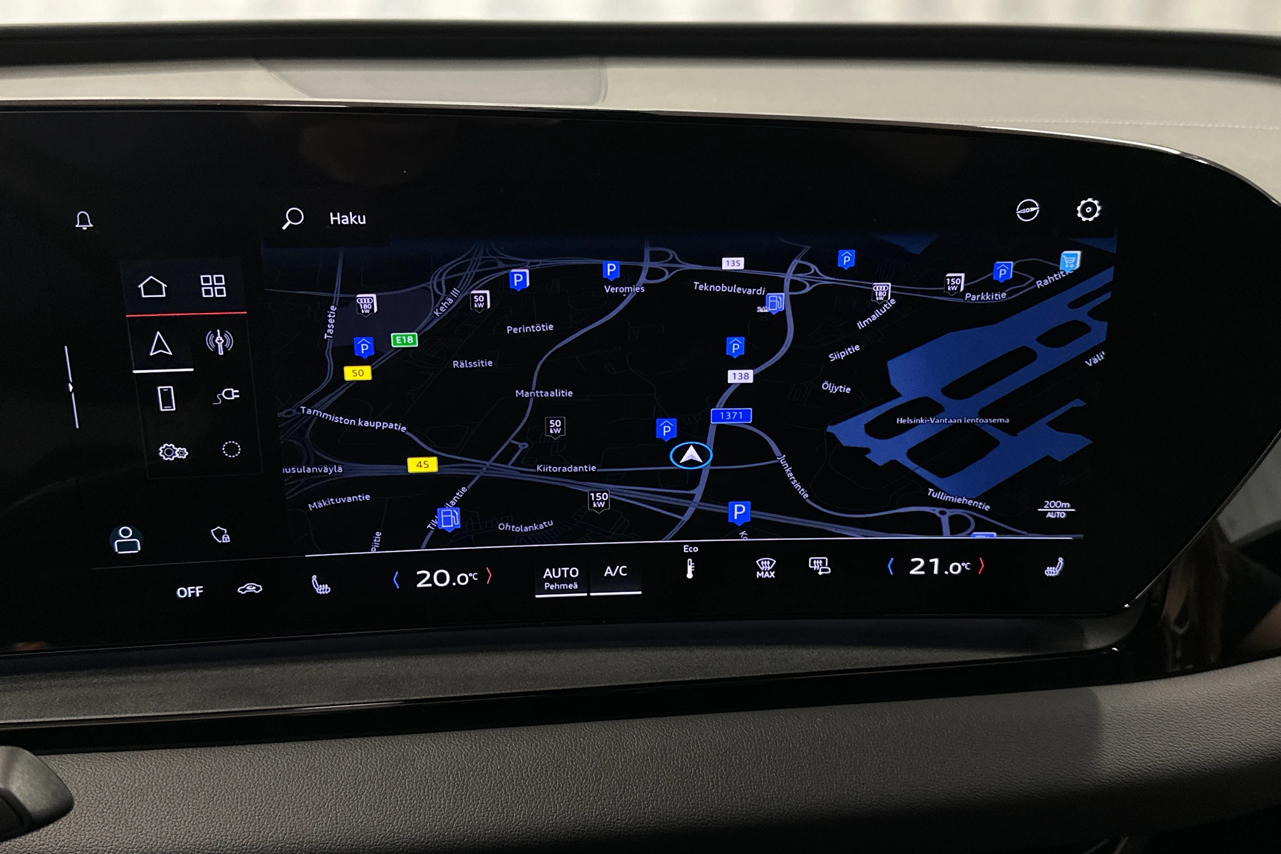 punainen Audi Q6 e-tron 2025 kuva 19.