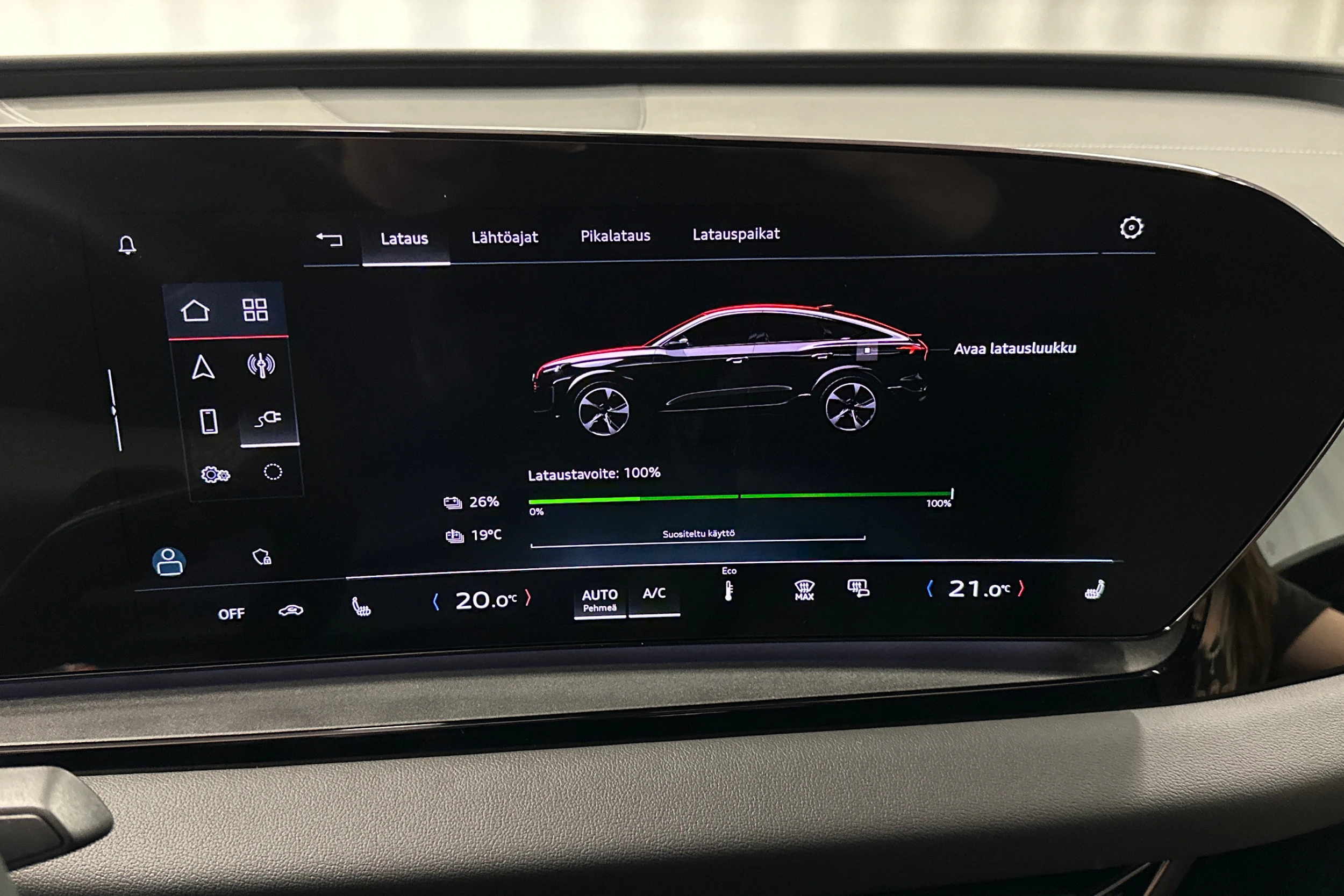 punainen Audi Q6 e-tron 2025 kuva 21.
