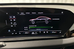 punainen Audi Q6 e-tron 2025 kuva 21.