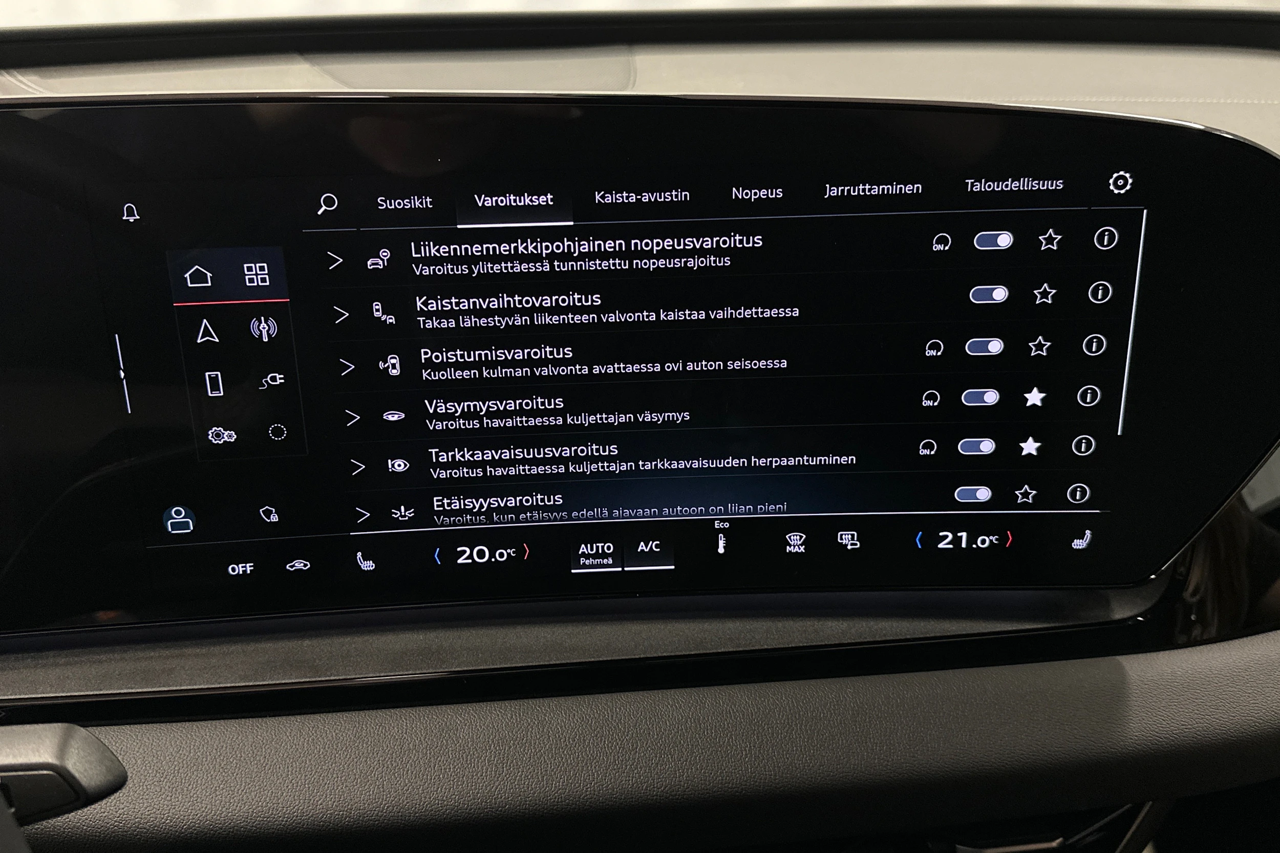 punainen Audi Q6 e-tron 2025 kuva 22.