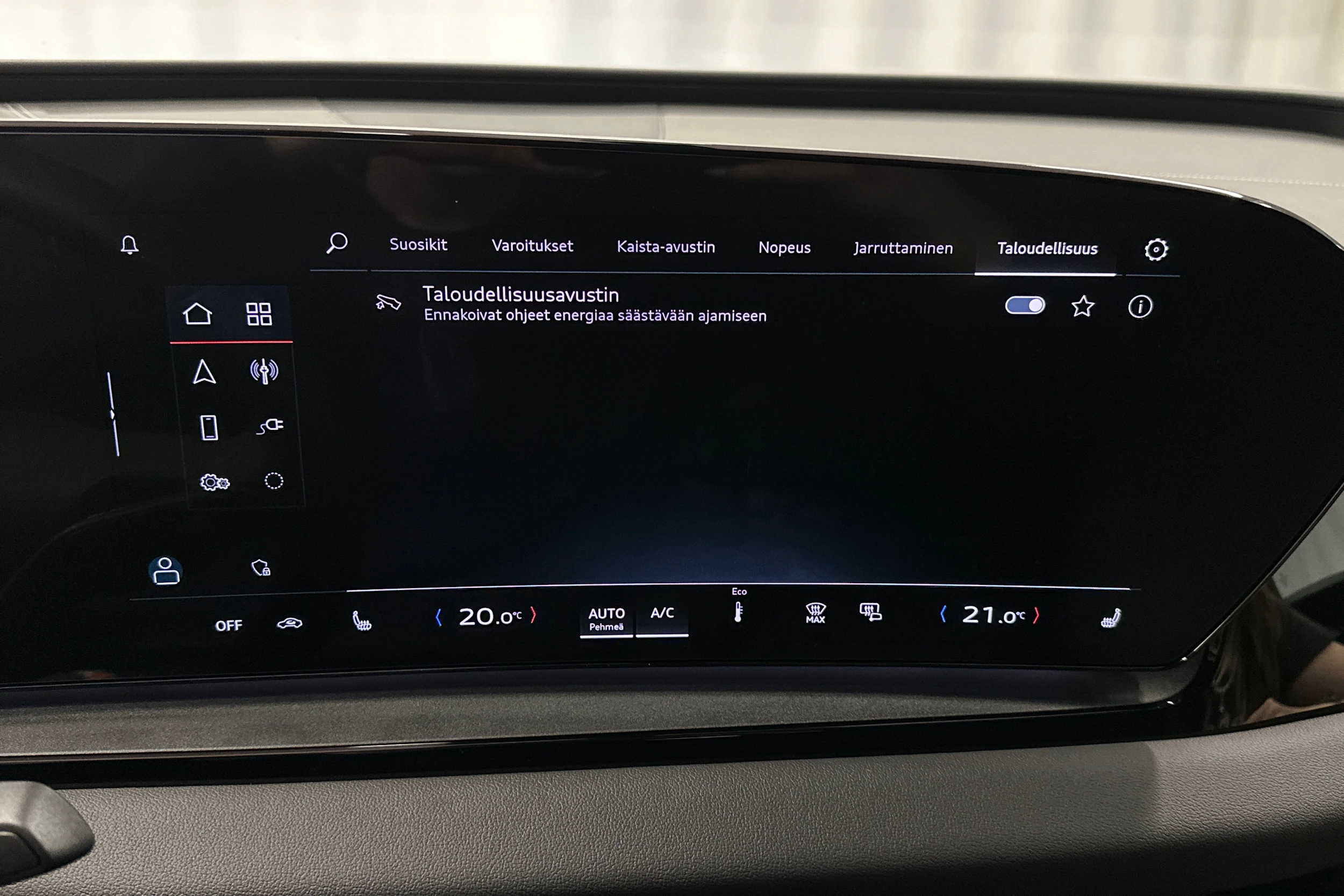 punainen Audi Q6 e-tron 2025 kuva 23.