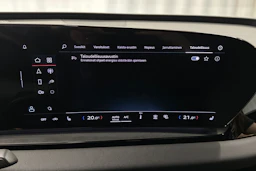 punainen Audi Q6 e-tron 2025 kuva 23.