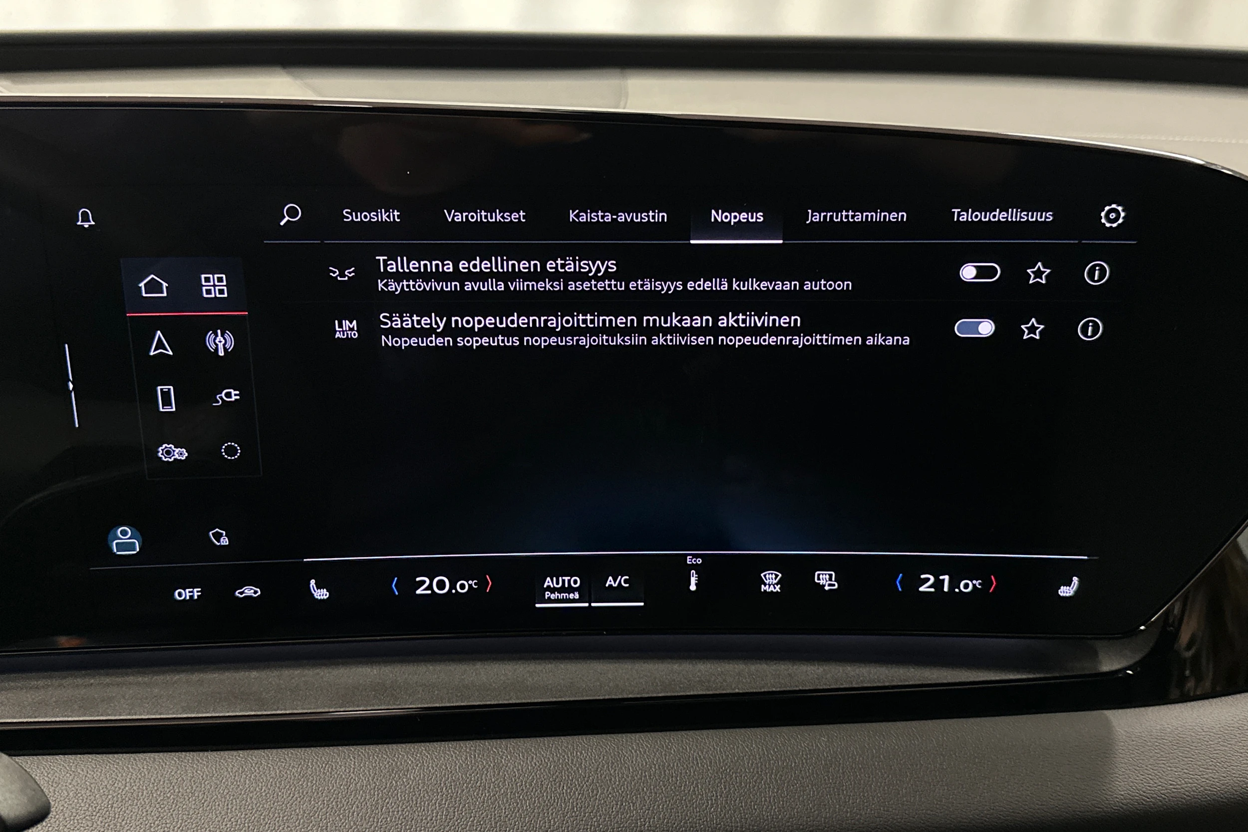 punainen Audi Q6 e-tron 2025 kuva 24.