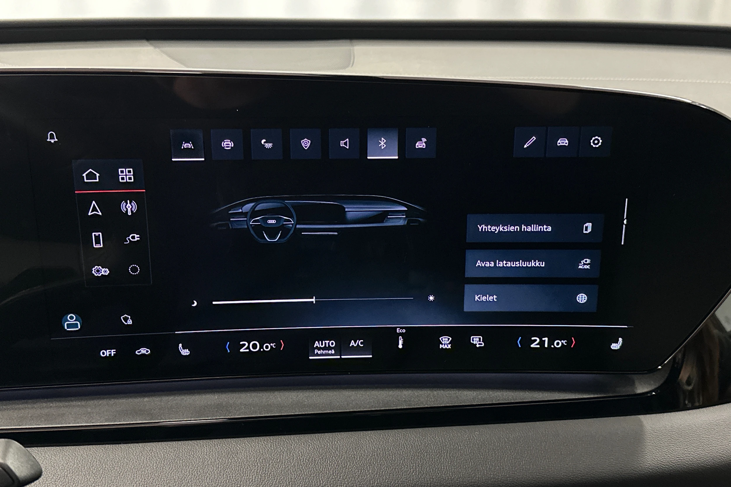 punainen Audi Q6 e-tron 2025 kuva 25.