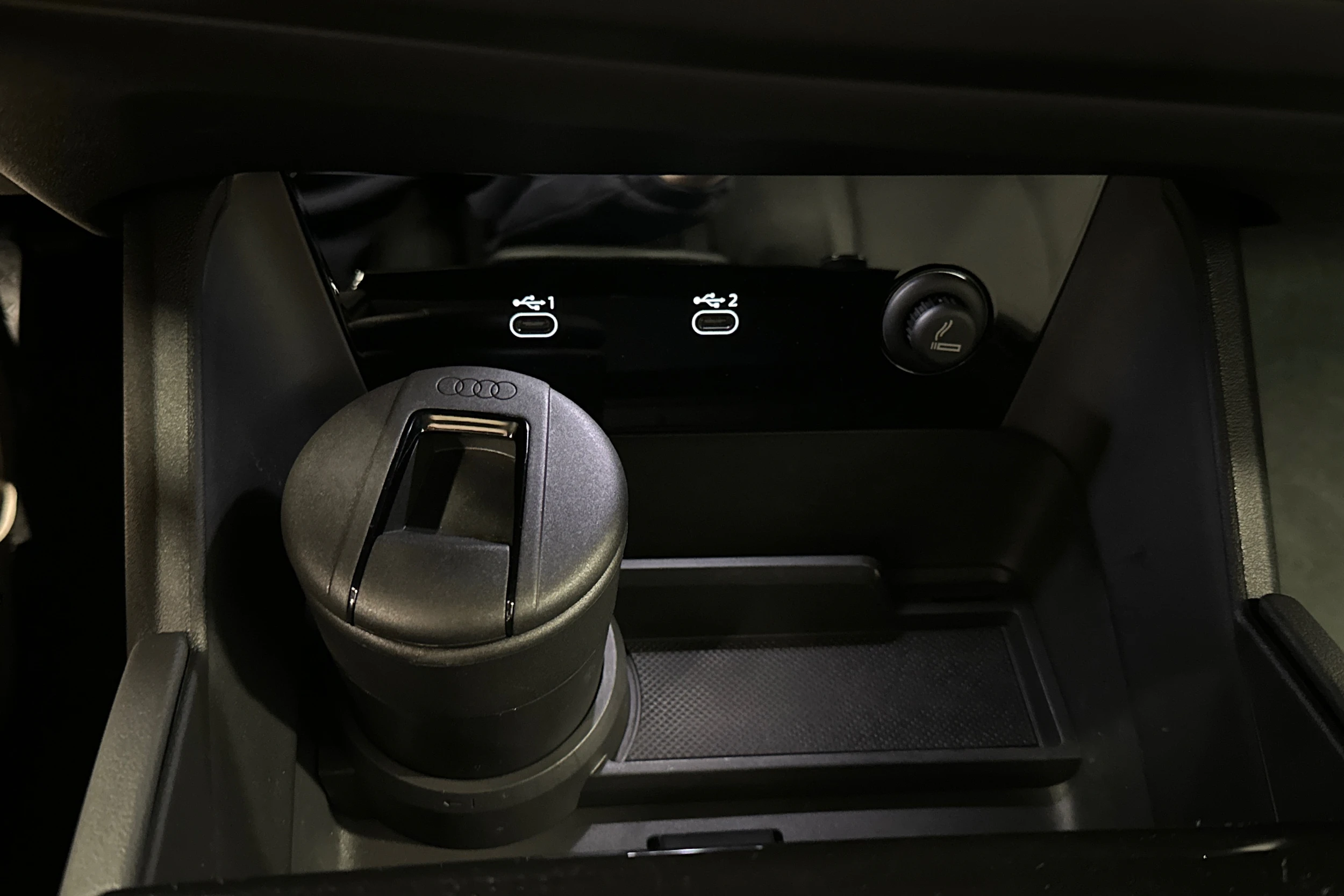 punainen Audi Q6 e-tron 2025 kuva 27.