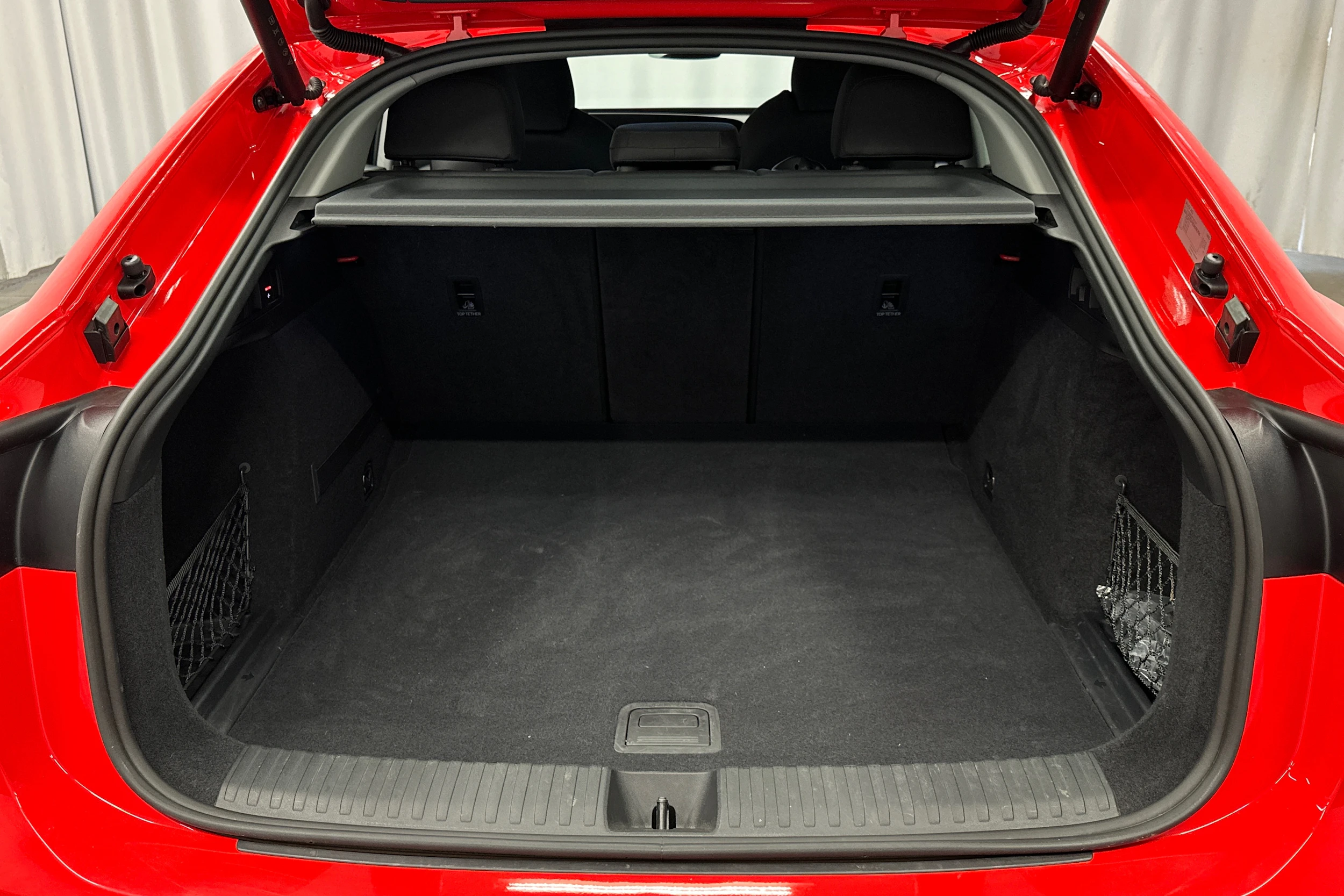 punainen Audi Q6 e-tron 2025 kuva 29.