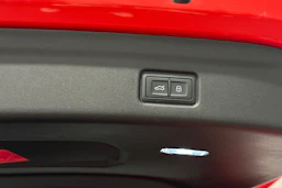 punainen Audi Q6 e-tron 2025 kuva 30.