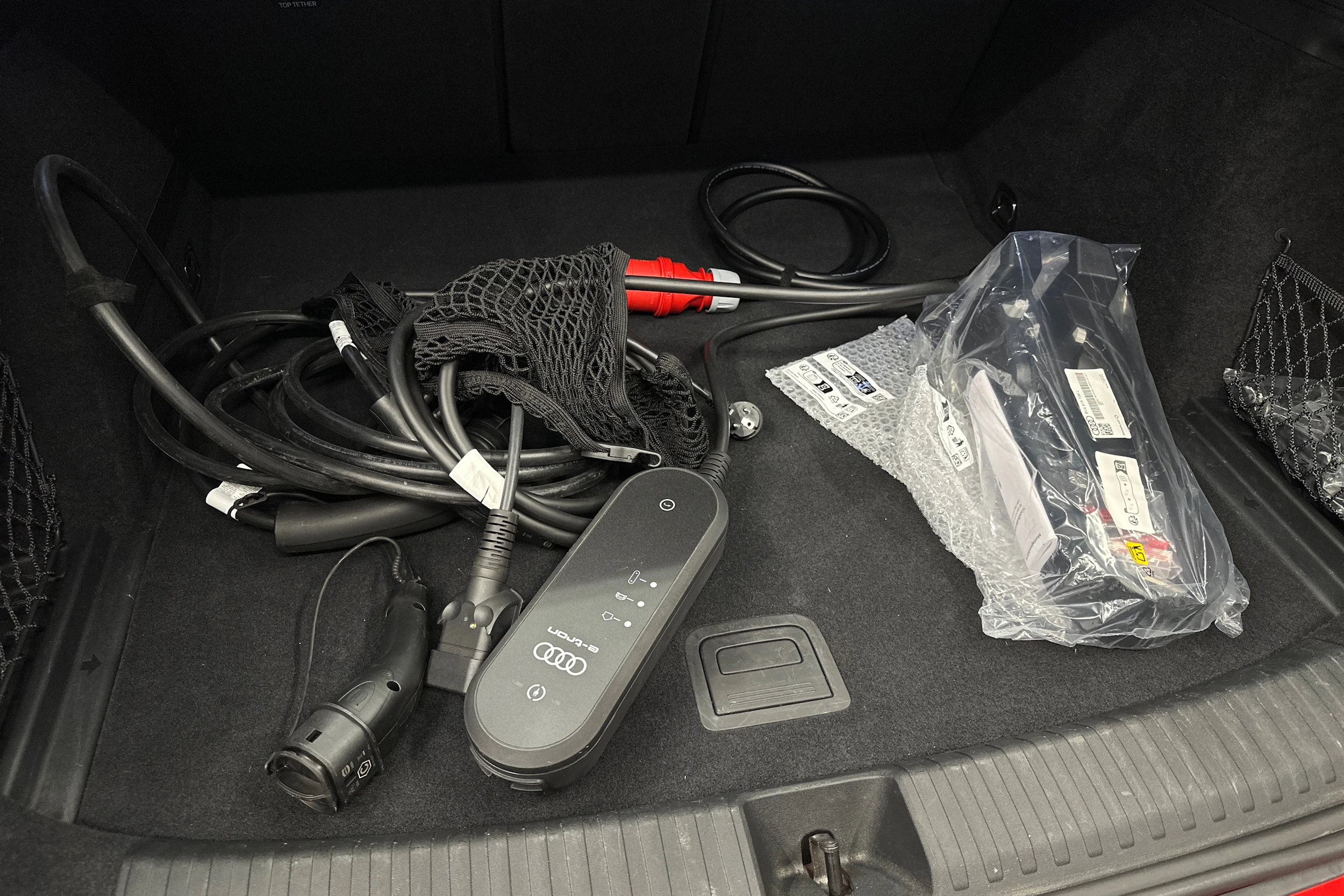 punainen Audi Q6 e-tron 2025 kuva 32.