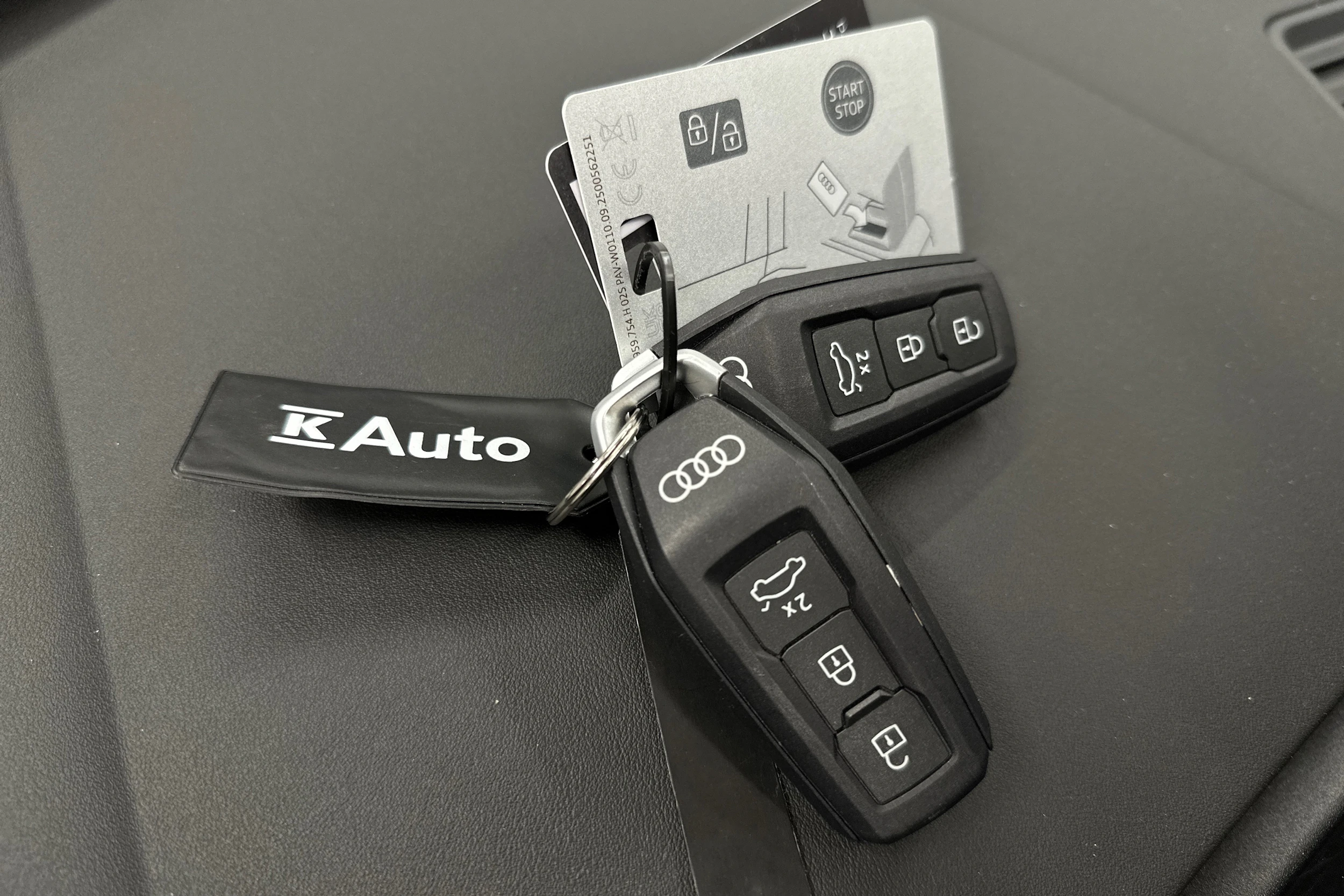 punainen Audi Q6 e-tron 2025 kuva 35.