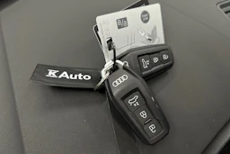 punainen Audi Q6 e-tron 2025 kuva 35.