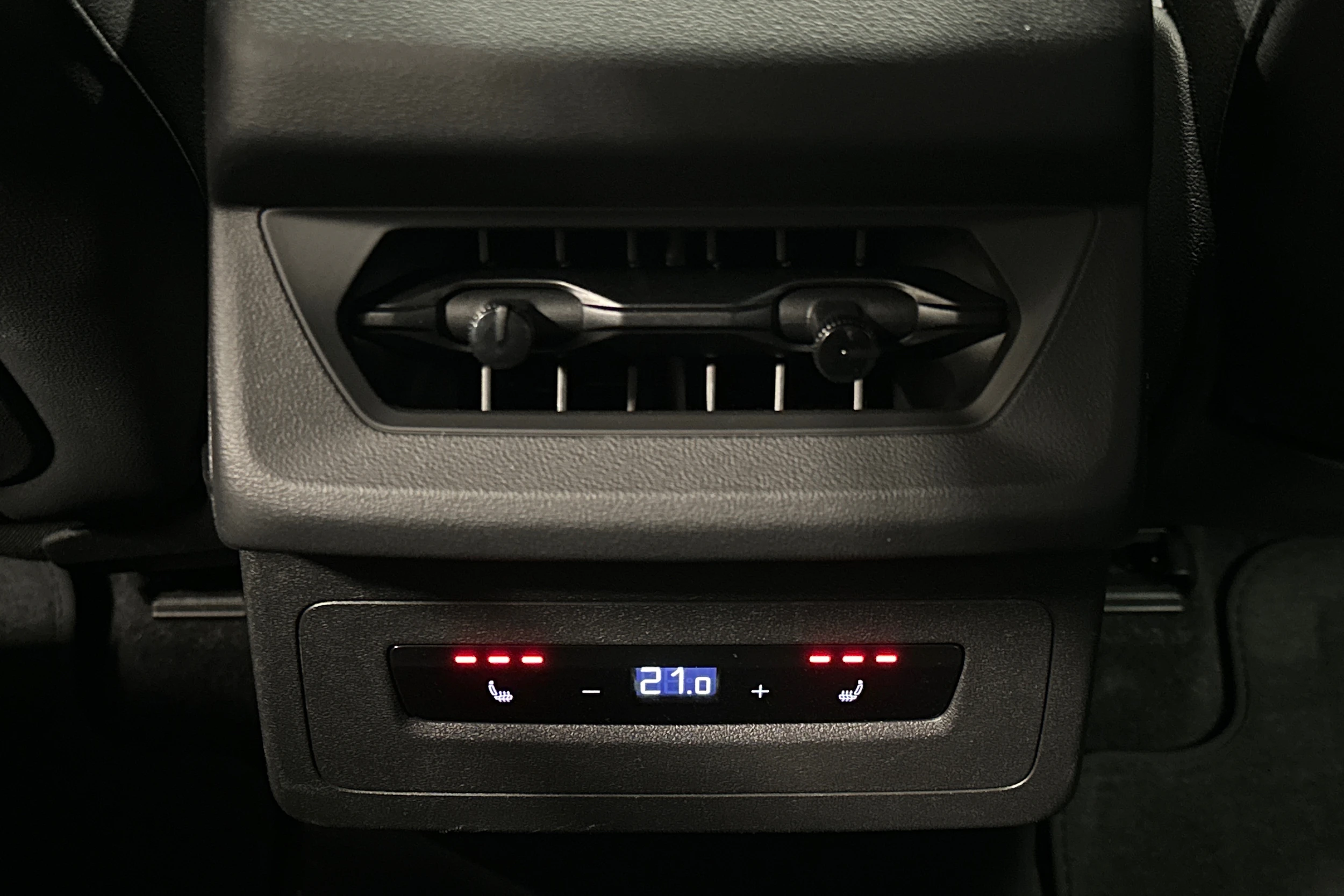 harmaa Audi Q6 e-tron 2025 kuva 18.