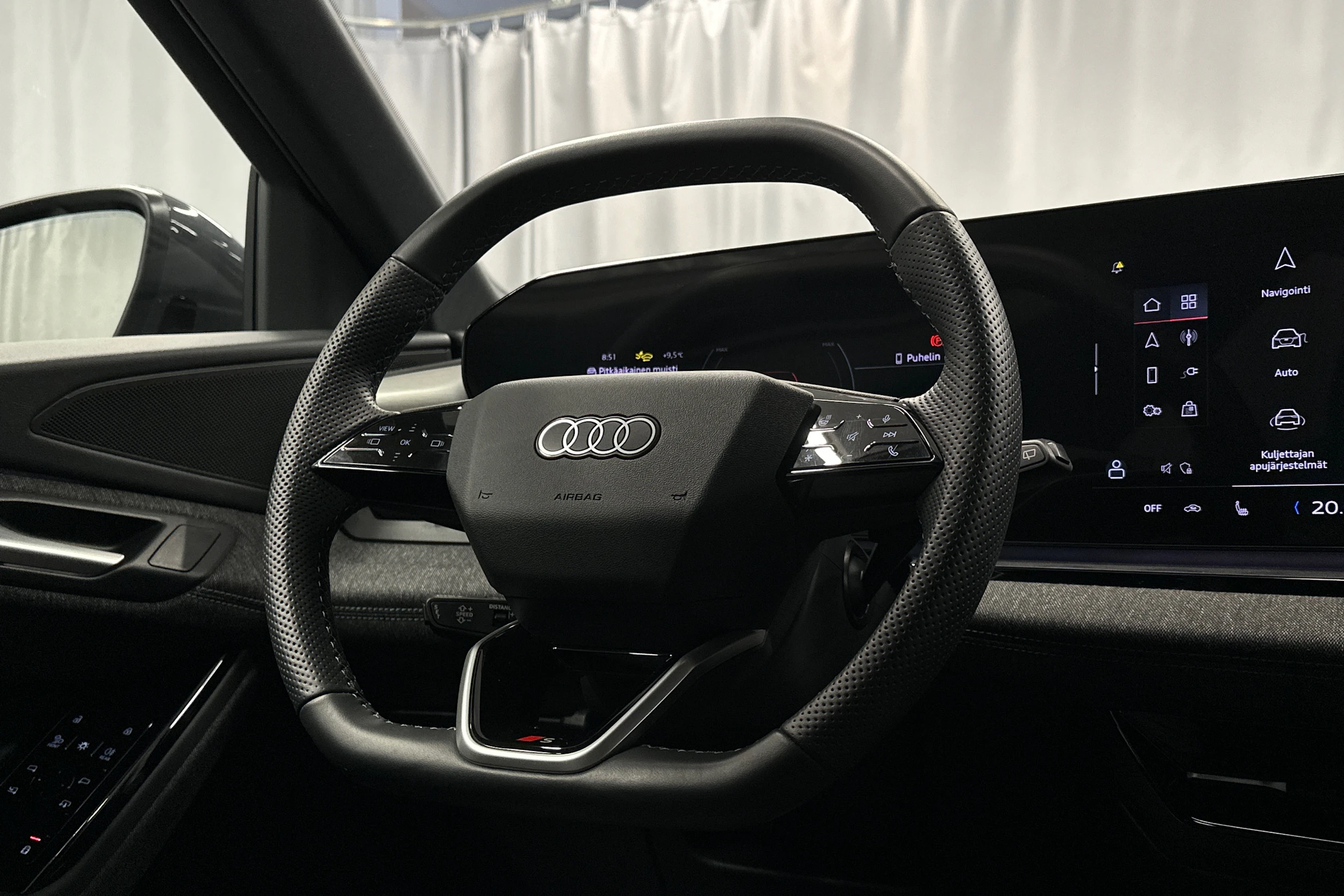 harmaa Audi Q6 e-tron 2025 kuva 19.
