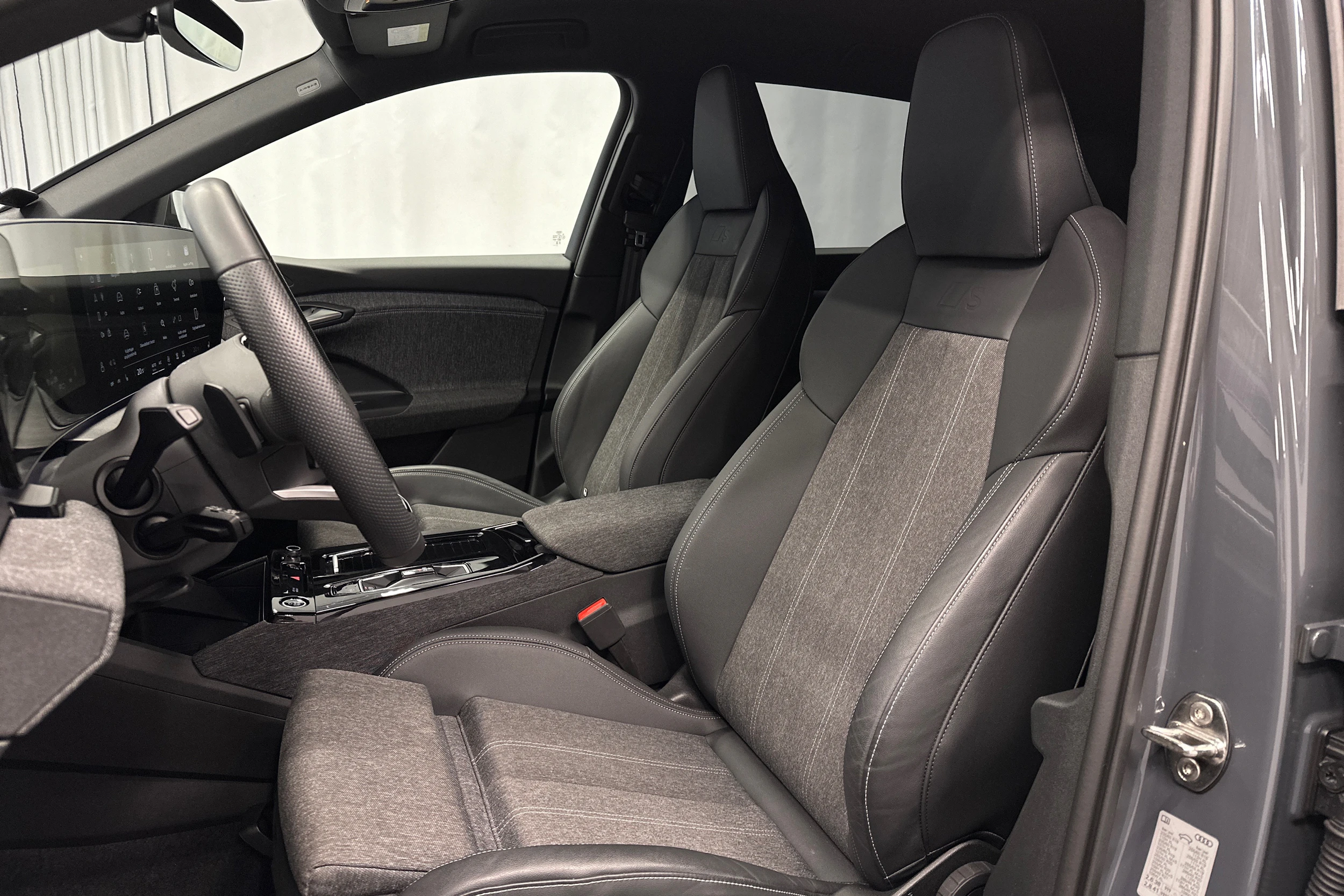 harmaa Audi Q6 e-tron 2025 kuva 20.