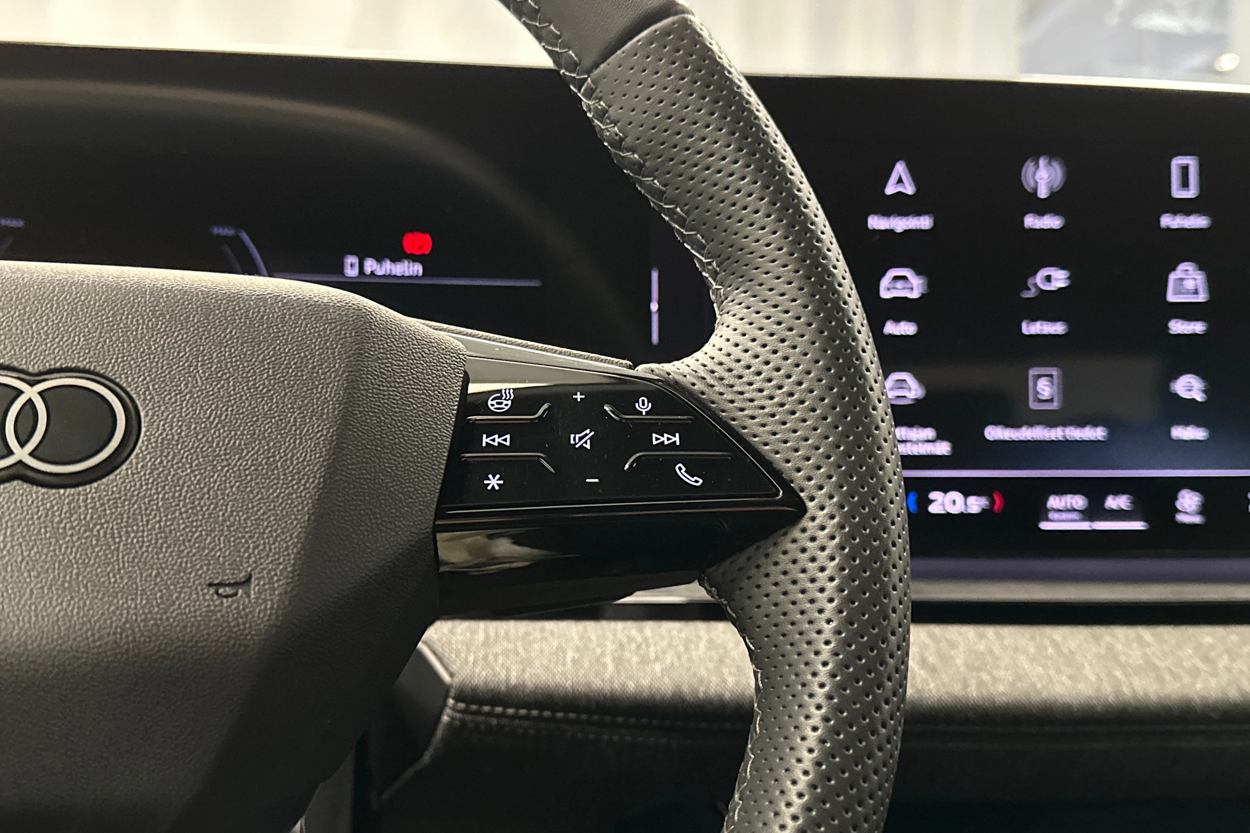 harmaa Audi Q6 e-tron 2025 kuva 23.