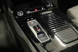 harmaa Audi Q6 e-tron 2025 kuva 26.