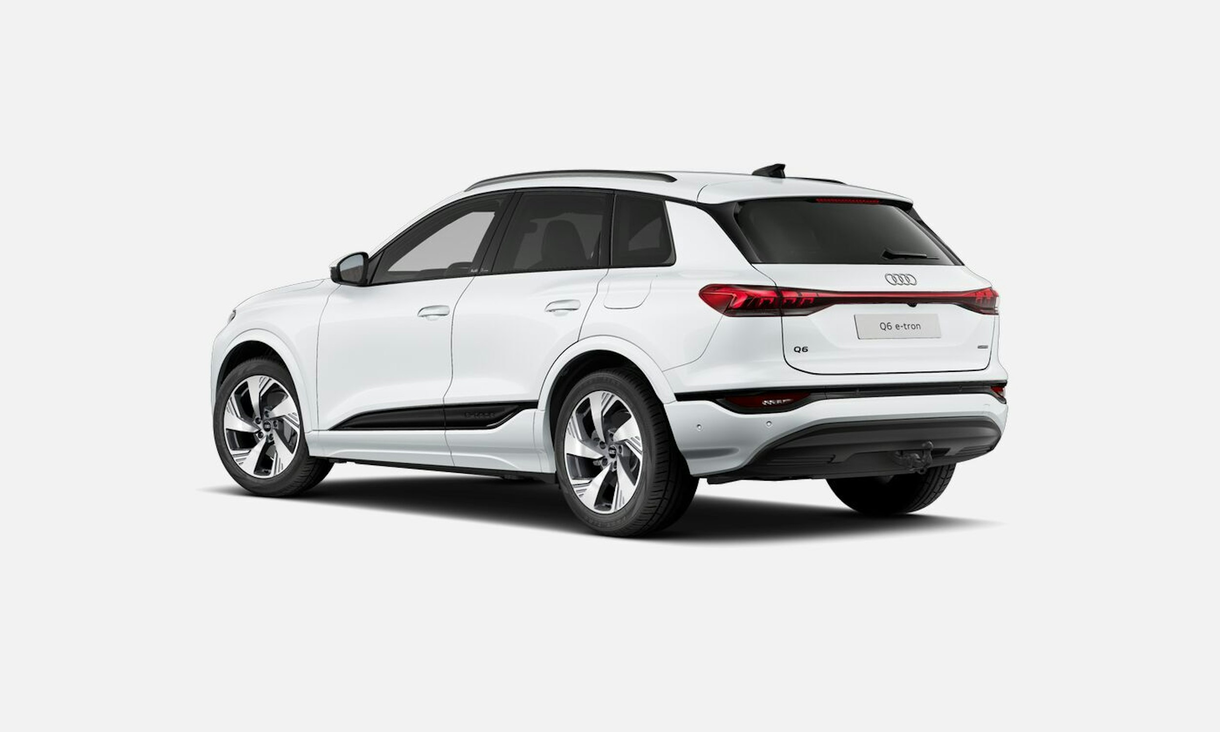 valkoinen Audi Q6 e-tron 2025 kuva 3.