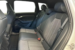 valkoinen Audi Q6 e-tron 2025 kuva 8.