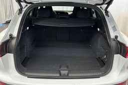 valkoinen Audi Q6 e-tron 2025 kuva 11.