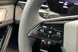 valkoinen Audi Q6 e-tron 2025 kuva 19.