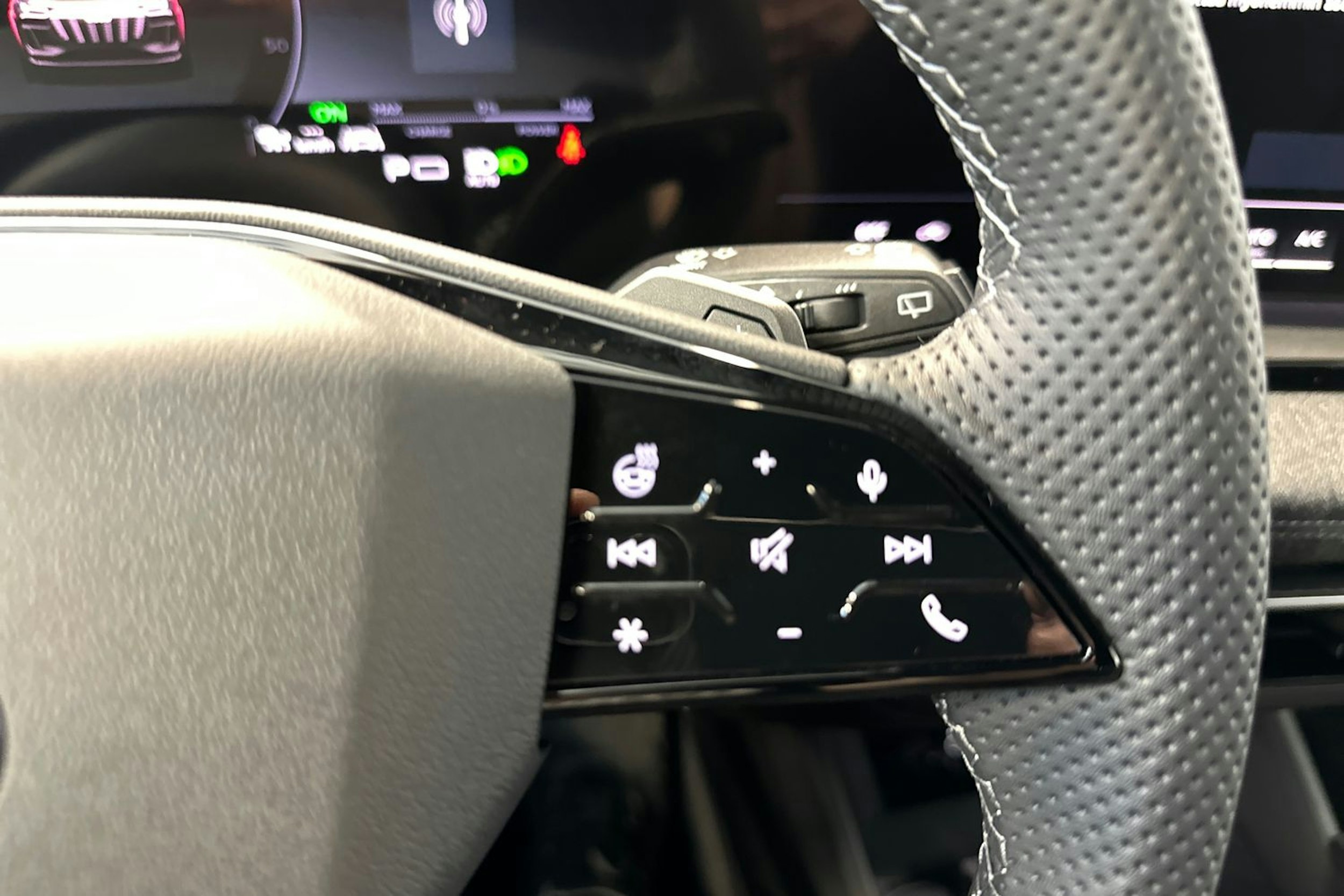 valkoinen Audi Q6 e-tron 2025 kuva 20.