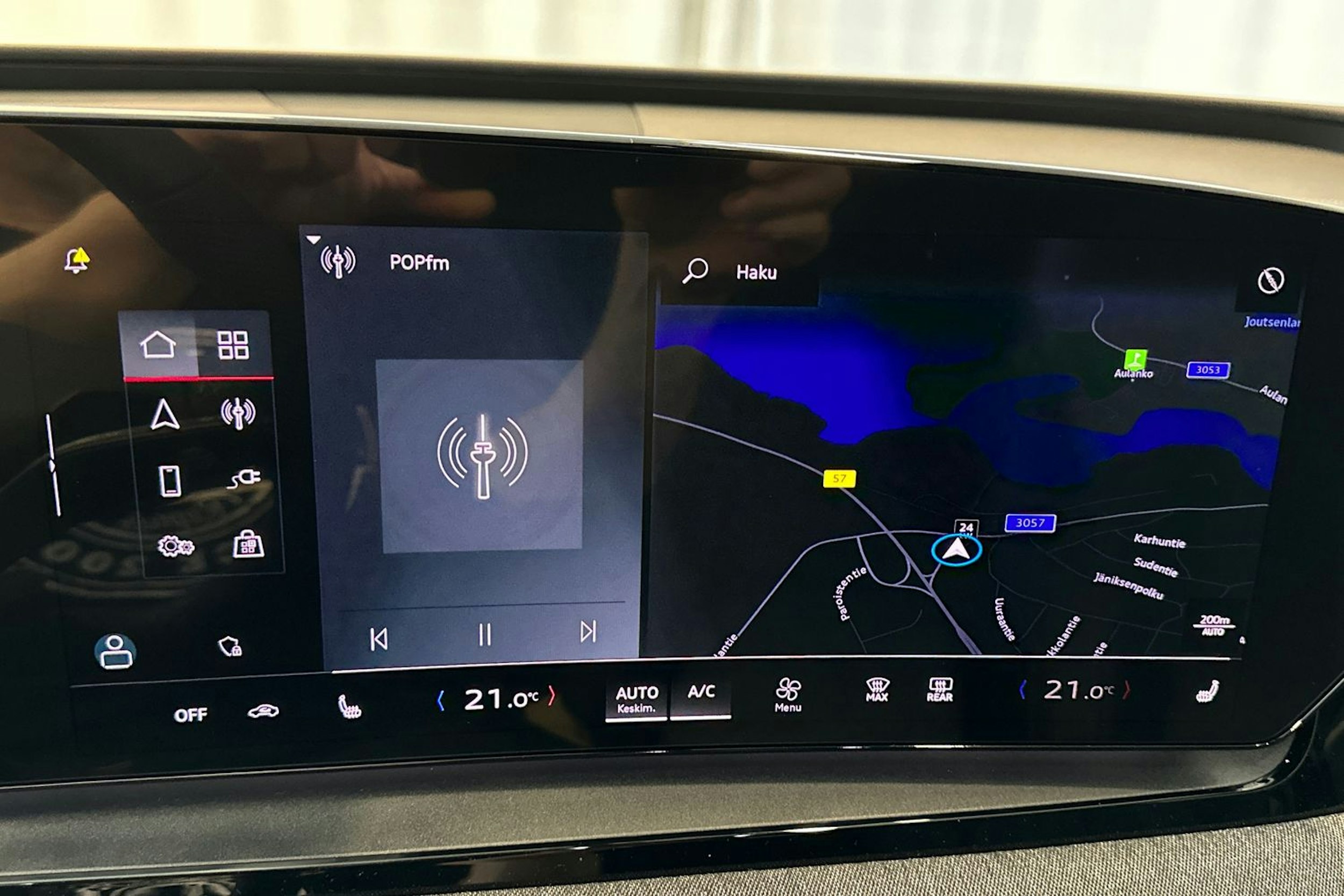 valkoinen Audi Q6 e-tron 2025 kuva 22.