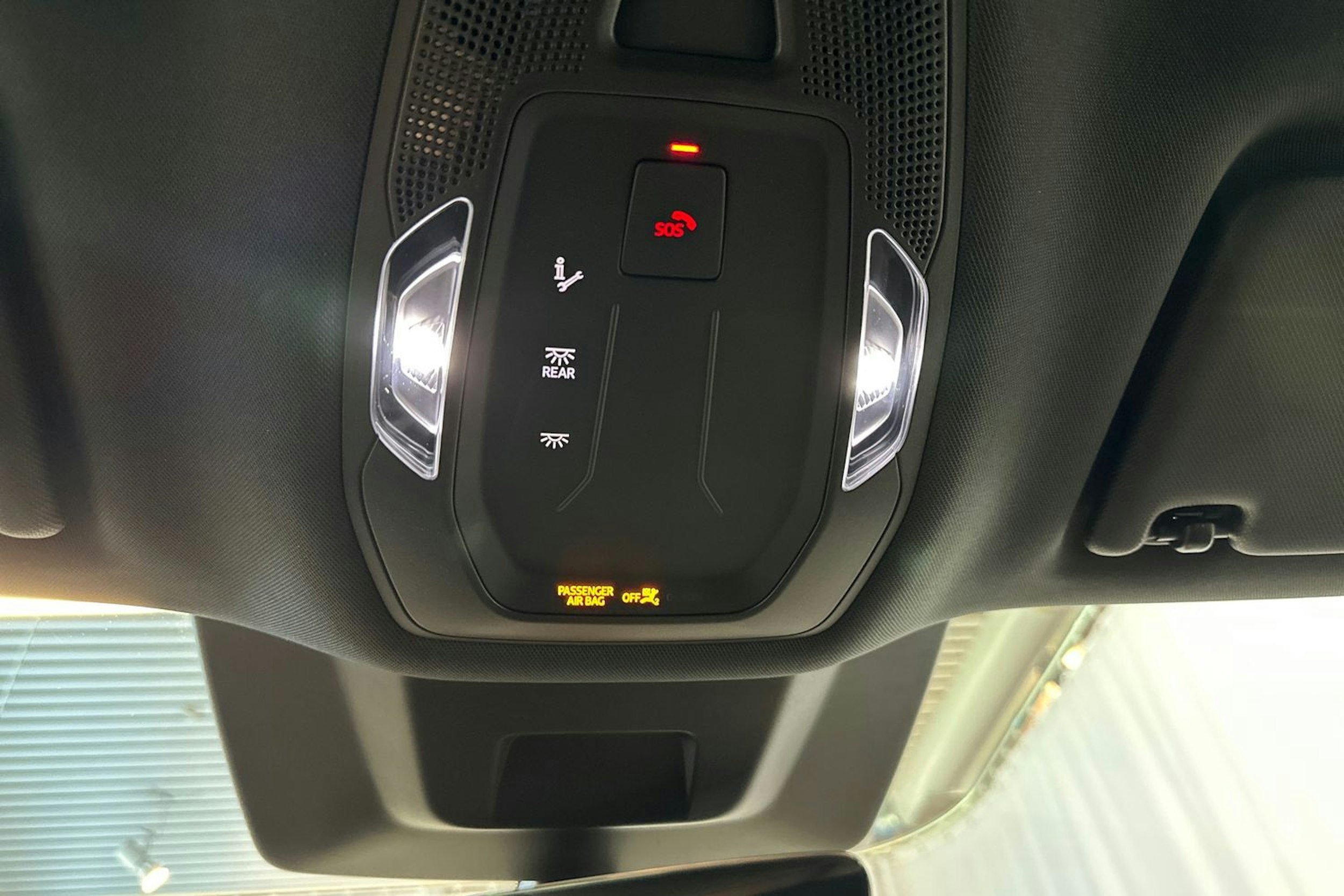 valkoinen Audi Q6 e-tron 2025 kuva 26.