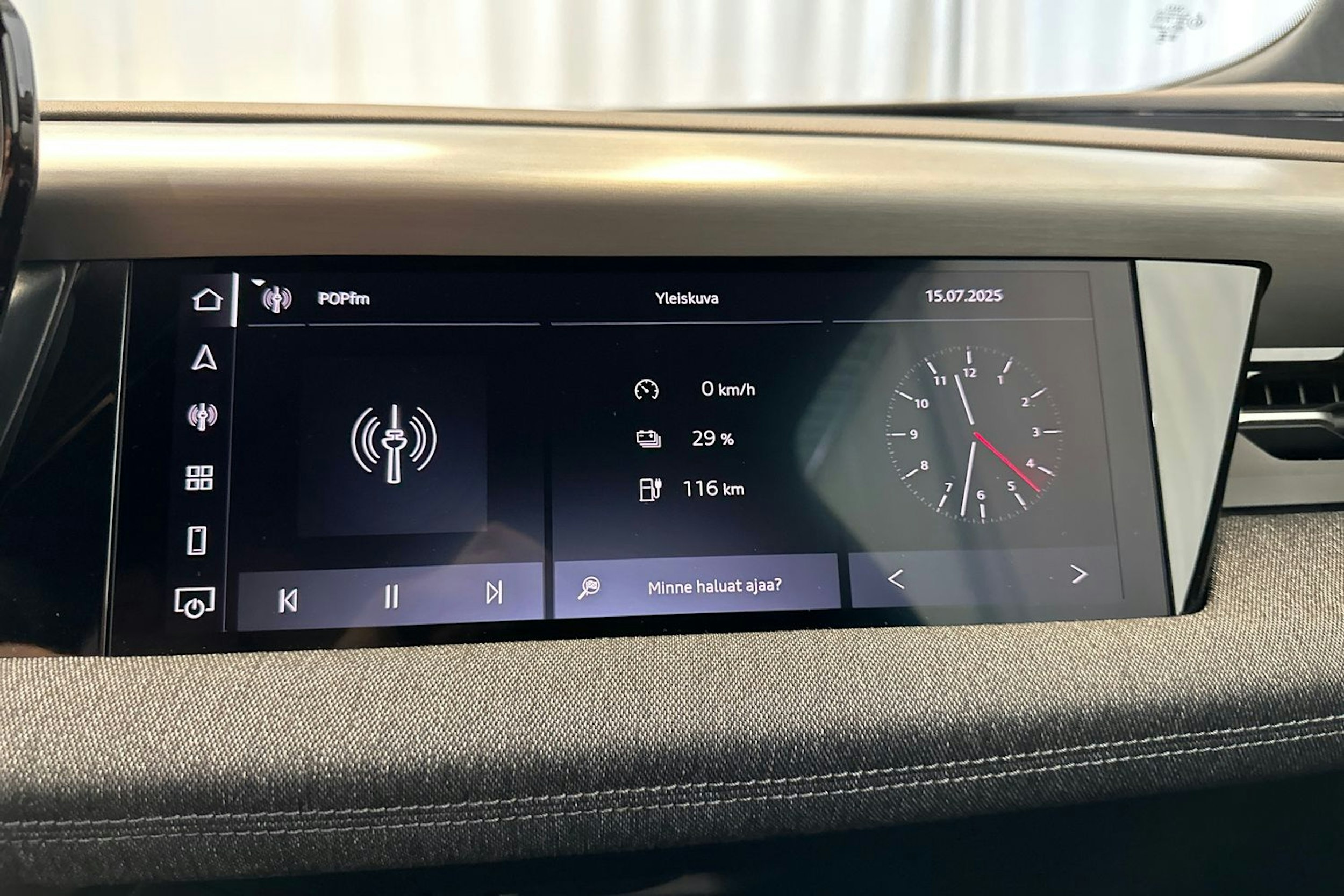 valkoinen Audi Q6 e-tron 2025 kuva 29.