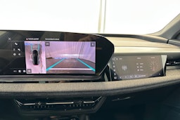 valkoinen Audi Q6 e-tron 2025 kuva 30.
