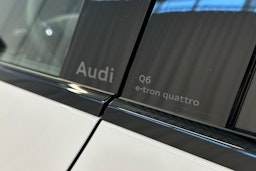 valkoinen Audi Q6 e-tron 2025 kuva 33.